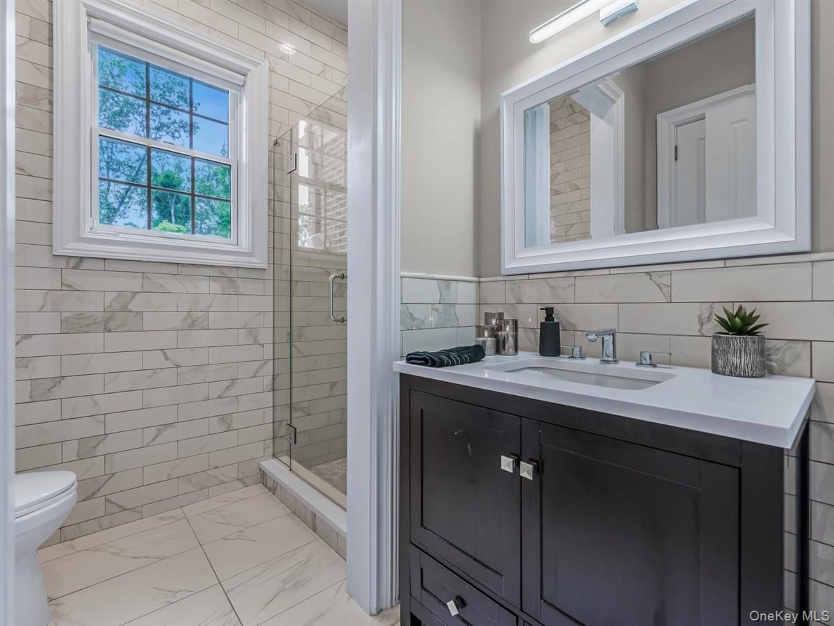 1 Harriman Drive, Sands Point, NY 11050