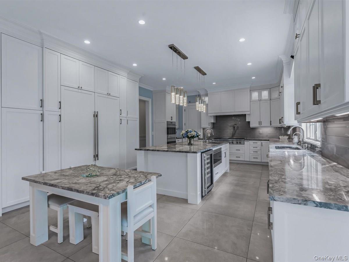 1 Harriman Drive, Sands Point, NY 11050