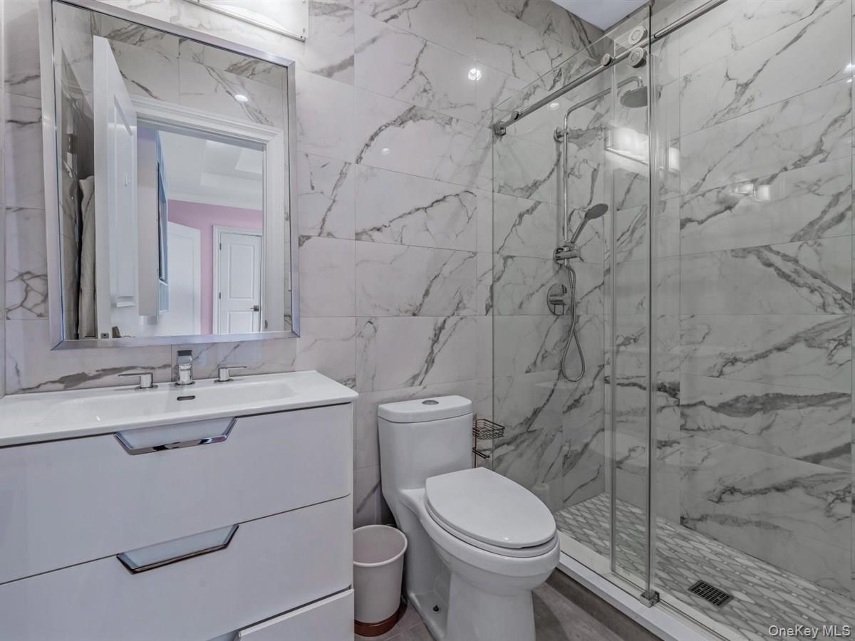 1 Harriman Drive, Sands Point, NY 11050