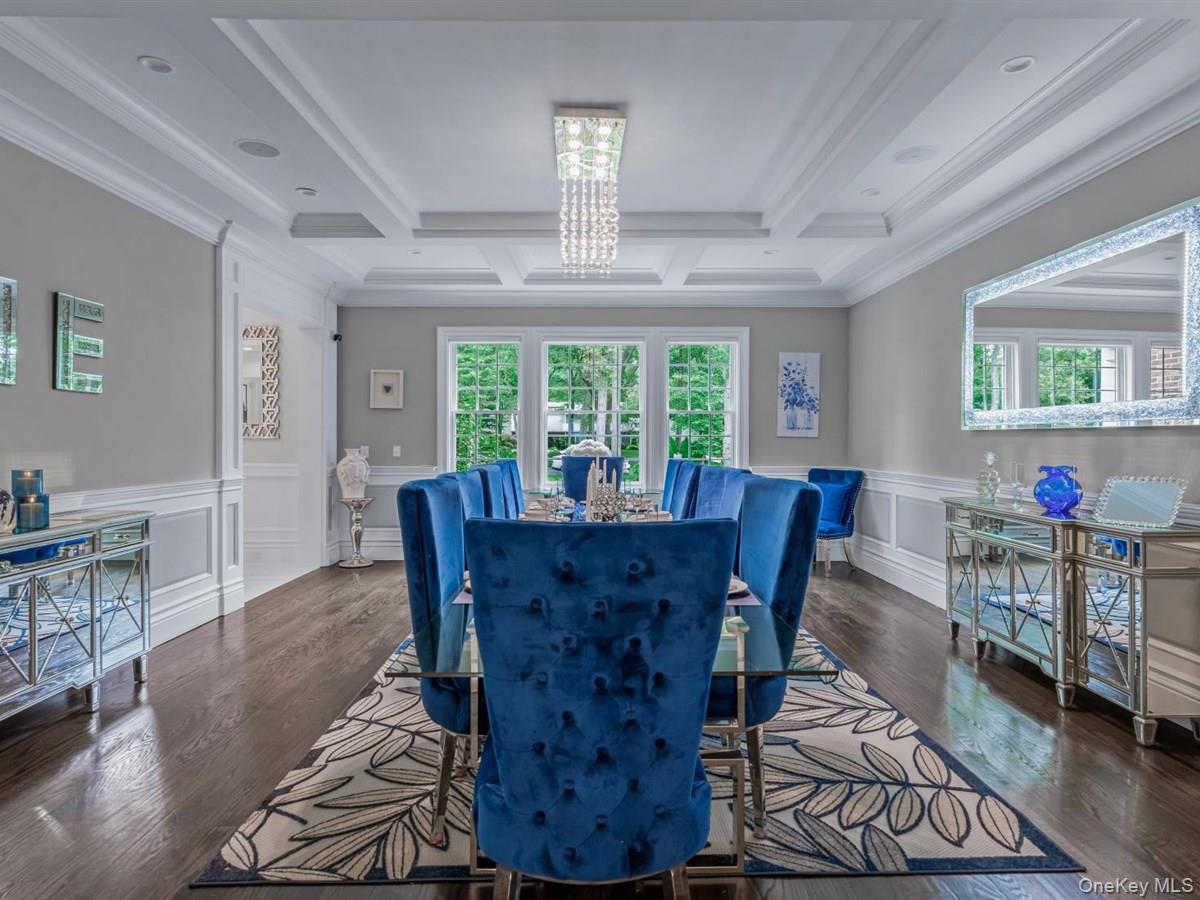 1 Harriman Drive, Sands Point, NY 11050