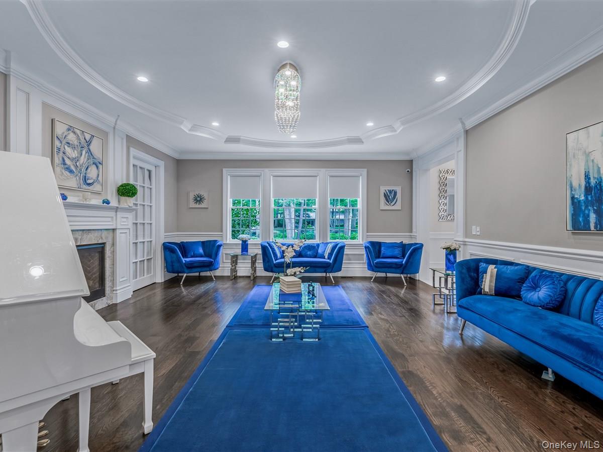 1 Harriman Drive, Sands Point, NY 11050