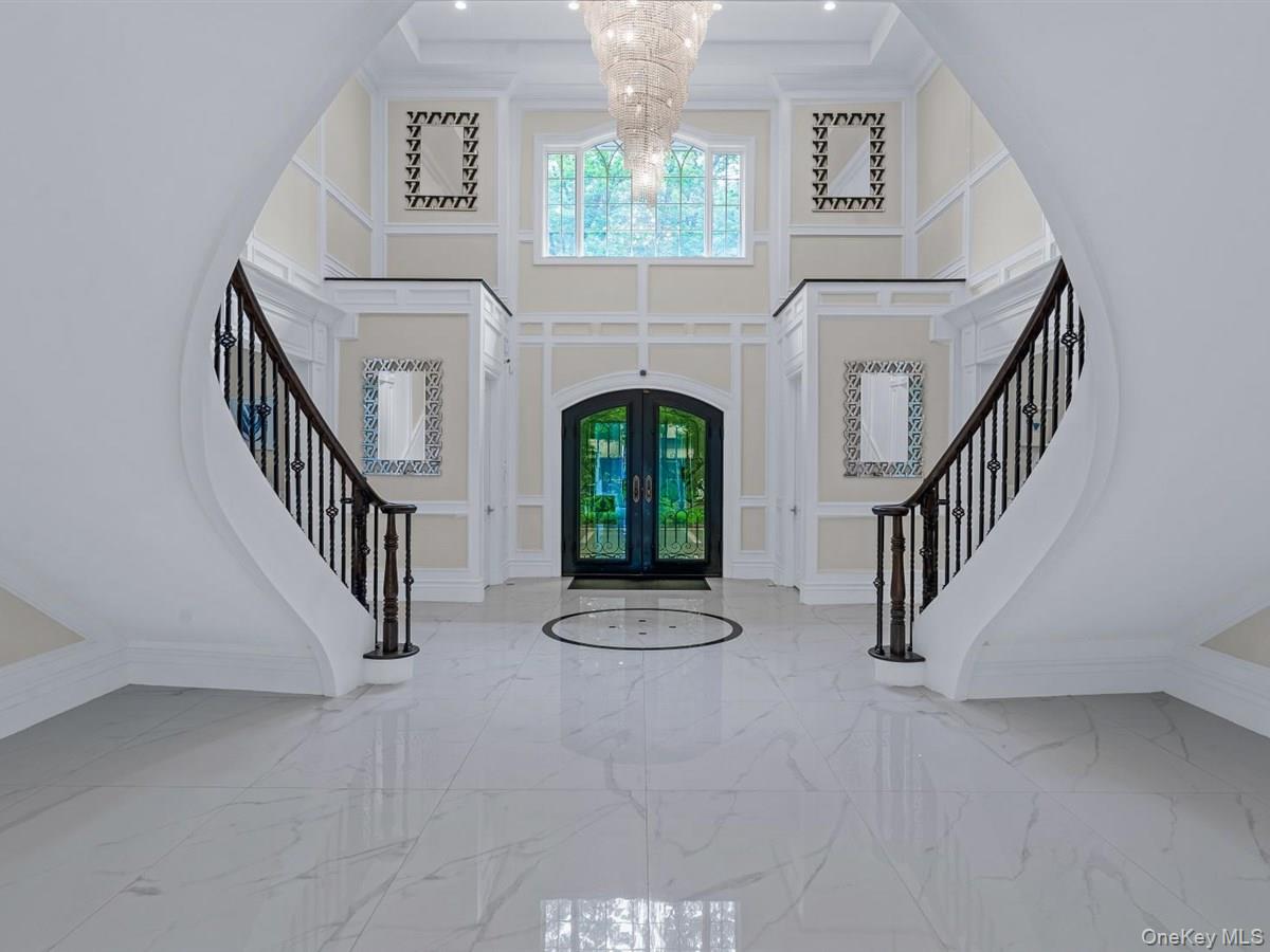 1 Harriman Drive, Sands Point, NY 11050