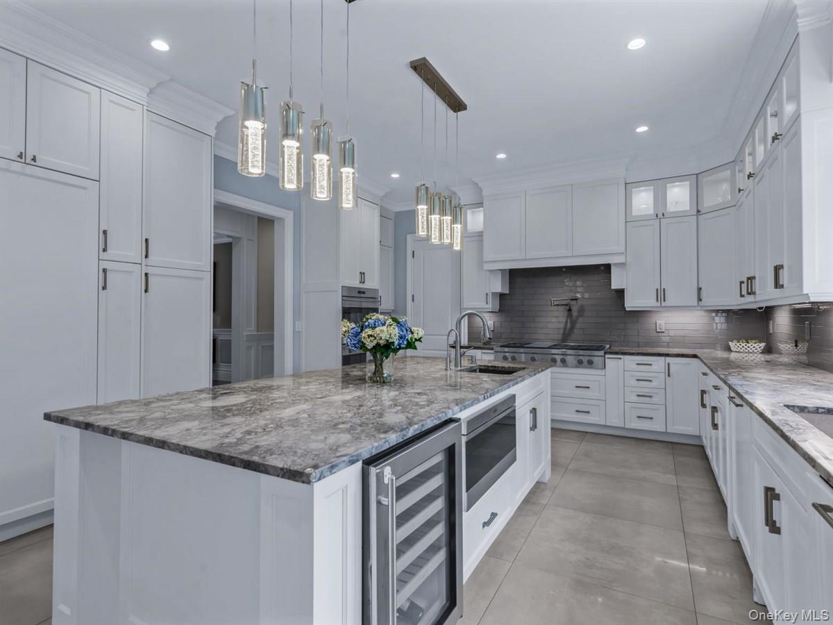 1 Harriman Drive, Sands Point, NY 11050