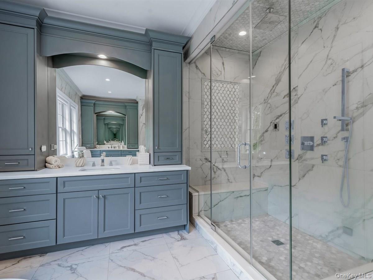 1 Harriman Drive, Sands Point, NY 11050