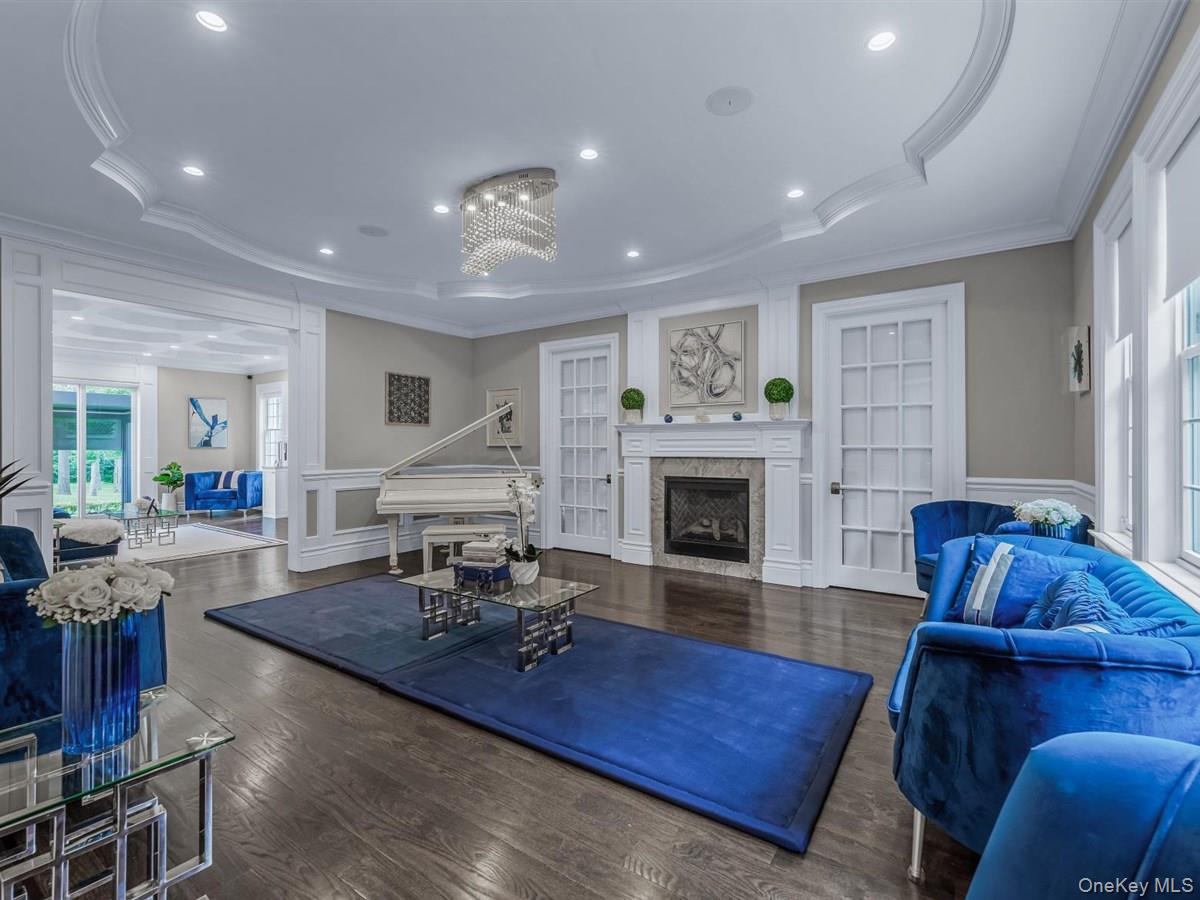 1 Harriman Drive, Sands Point, NY 11050