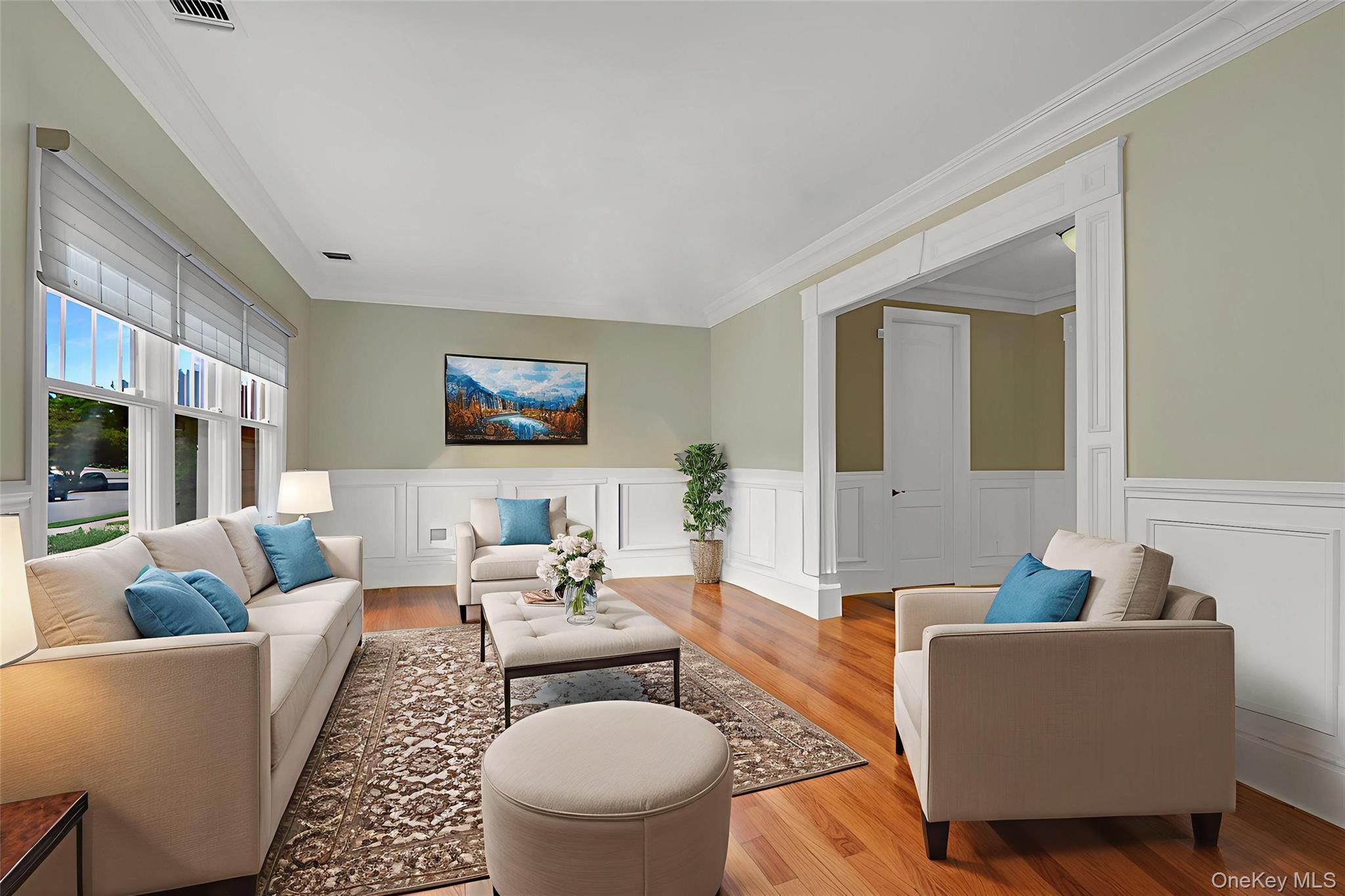 4 Middle Lane, Jericho, NY 11753