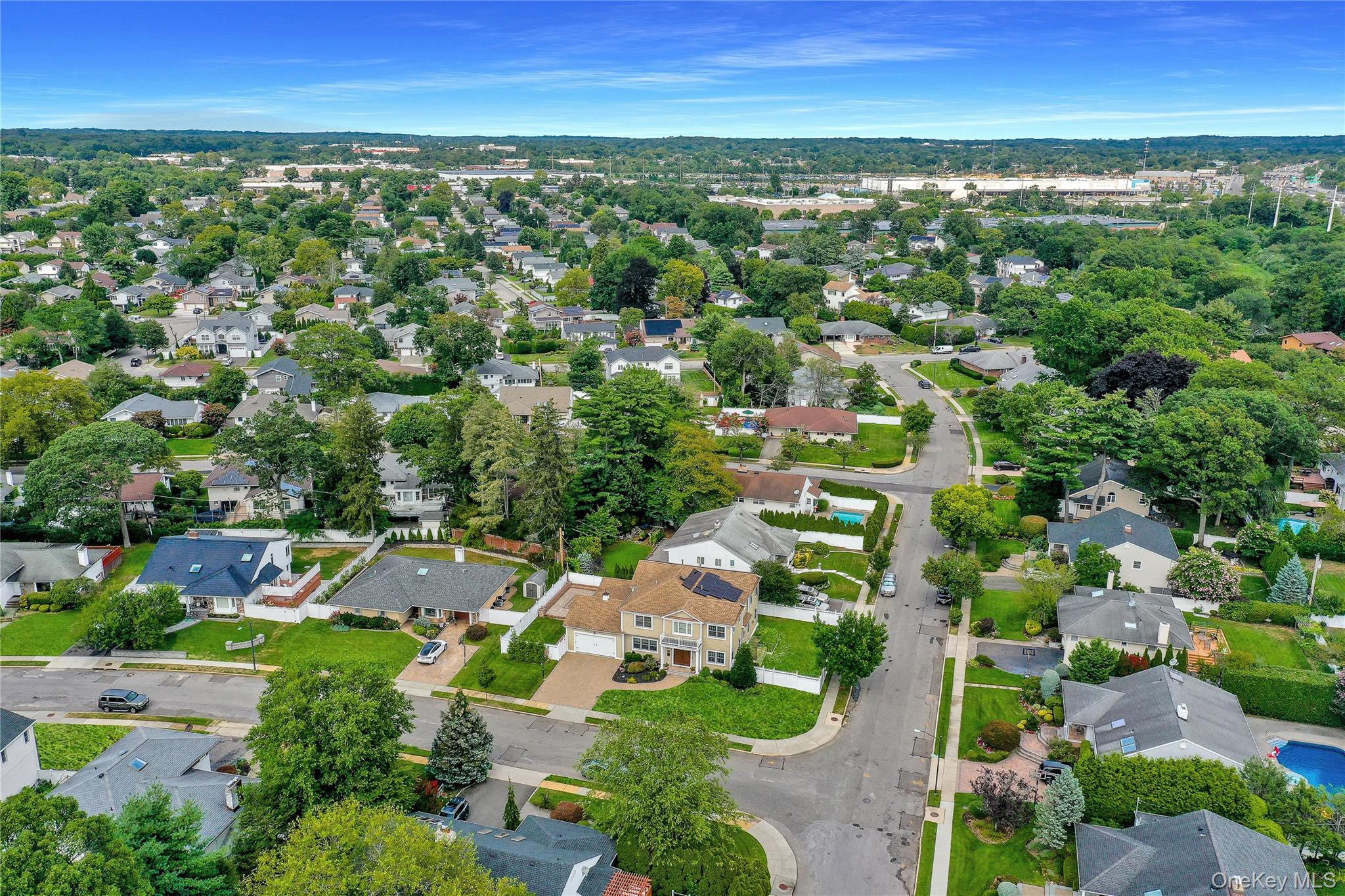 4 Middle Lane, Jericho, NY 11753