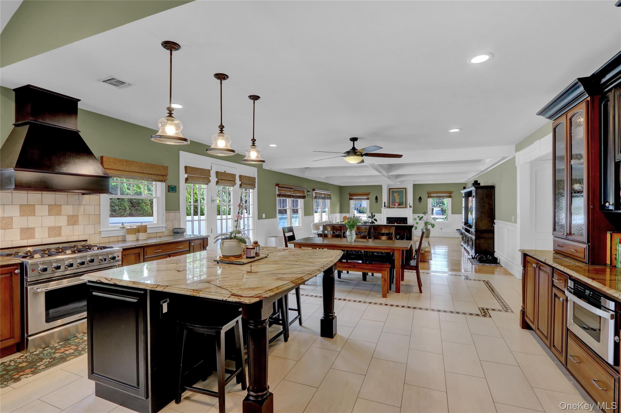 4 Middle Lane, Jericho, NY 11753