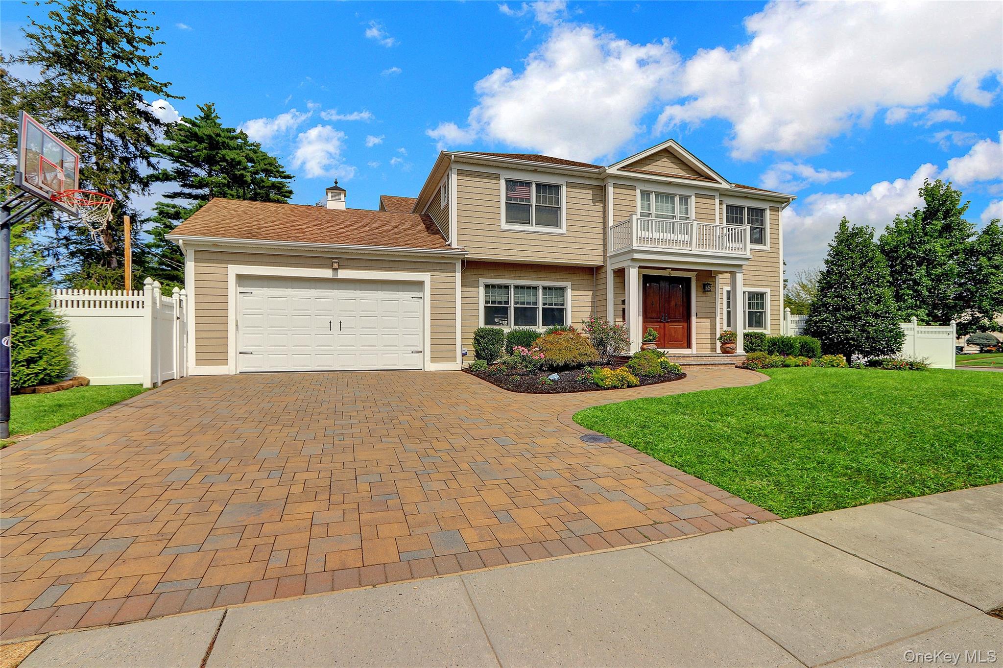 4 Middle Lane, Jericho, NY 11753