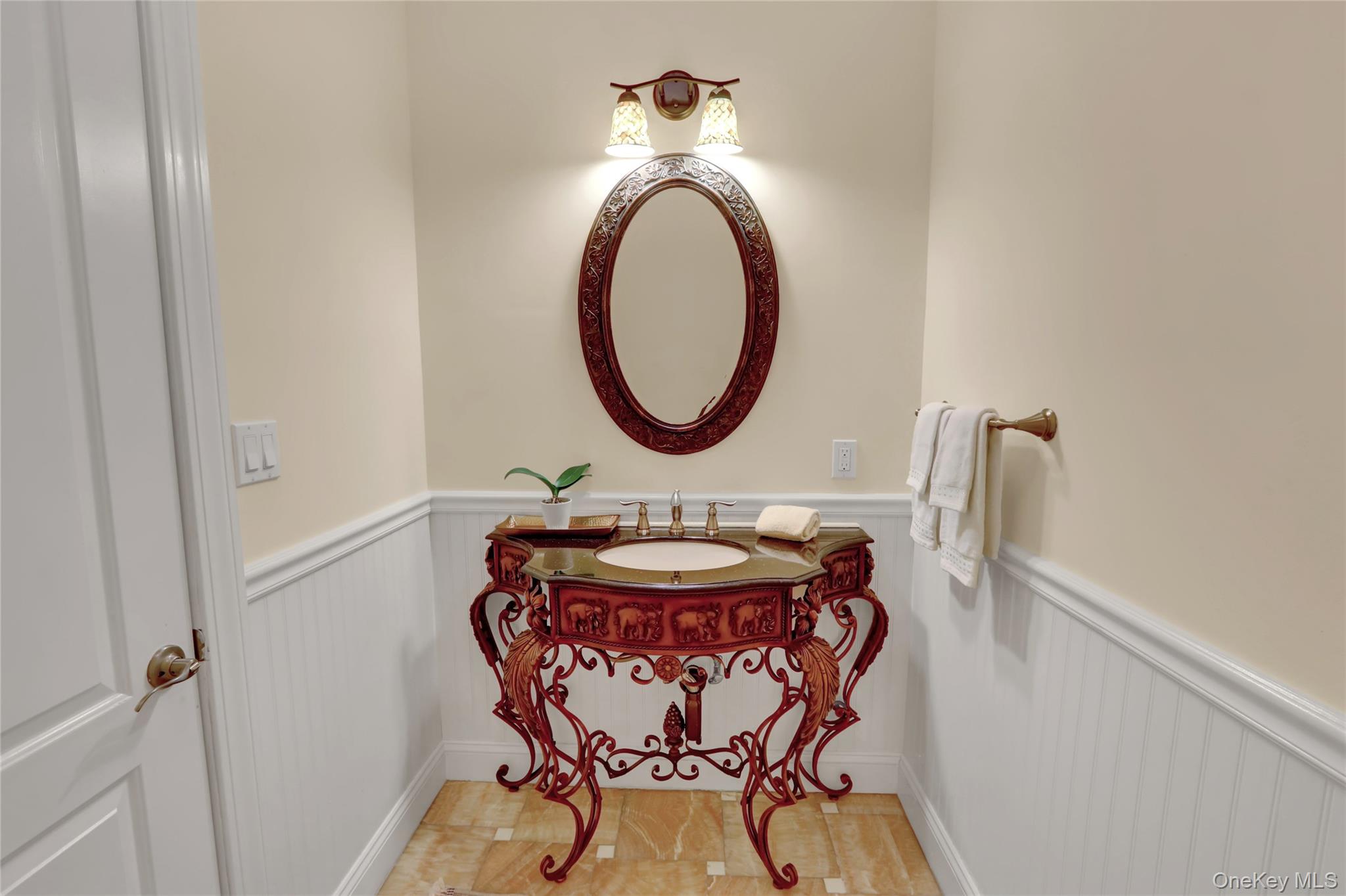 4 Middle Lane, Jericho, NY 11753