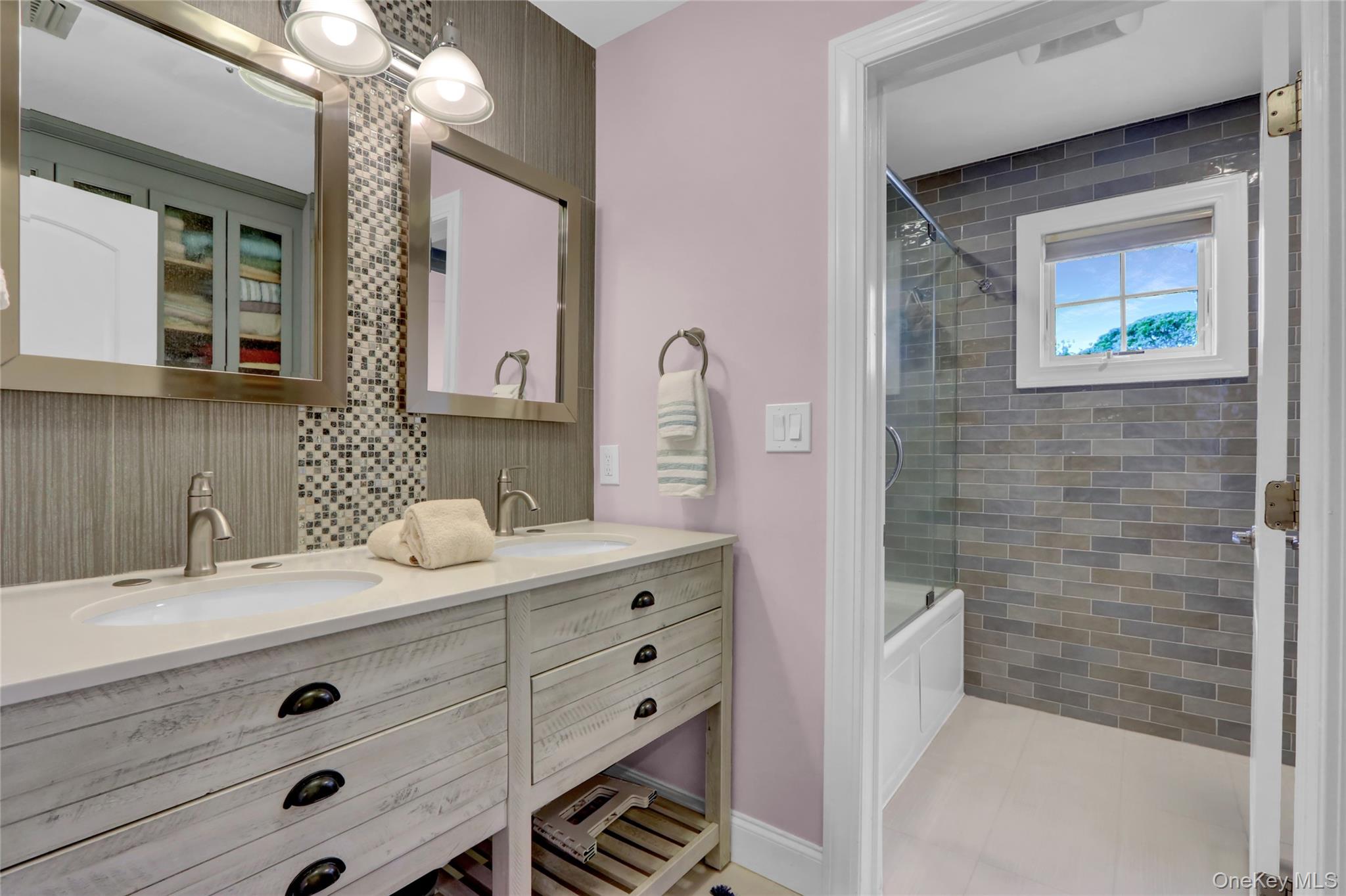 4 Middle Lane, Jericho, NY 11753