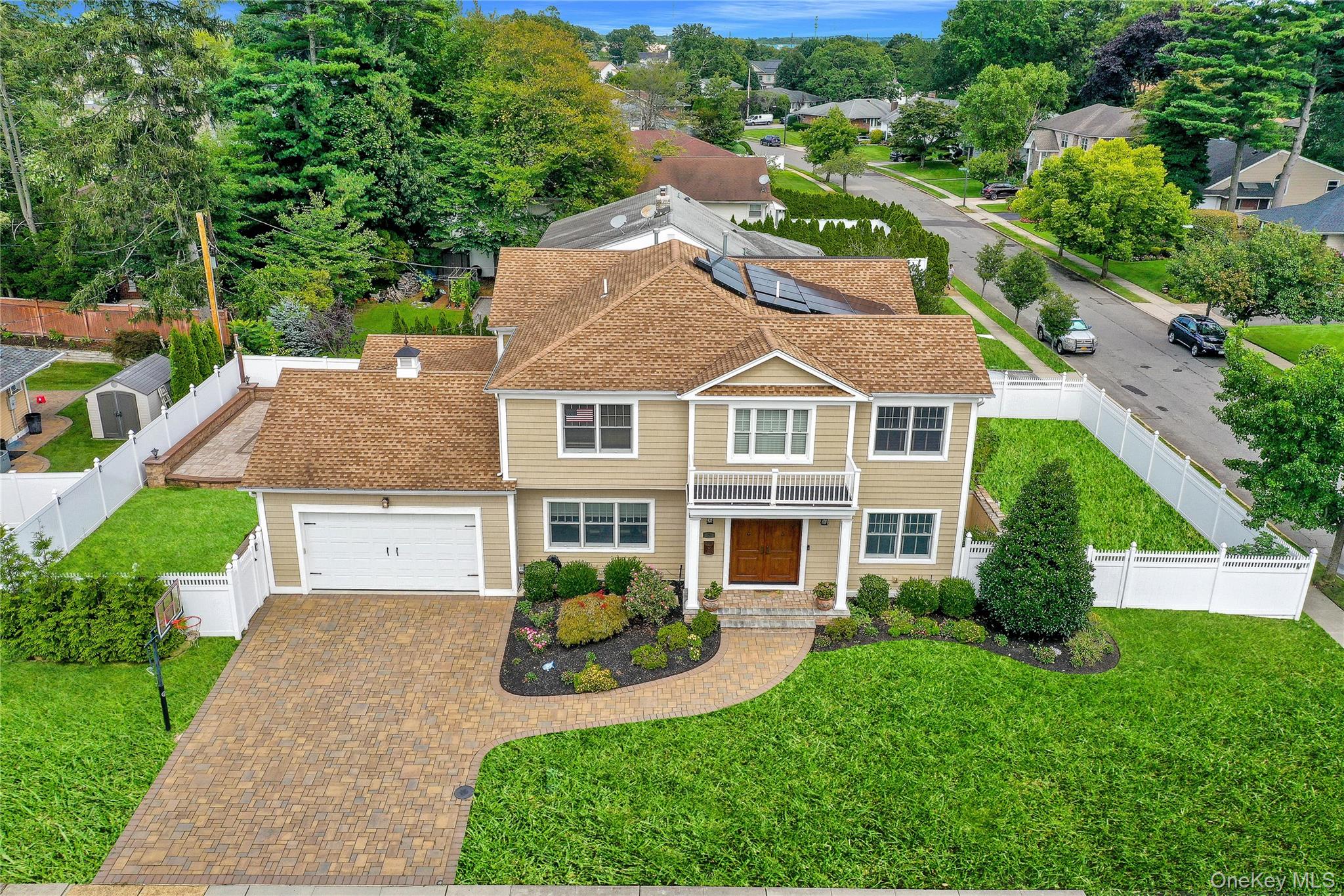 4 Middle Lane, Jericho, NY 11753