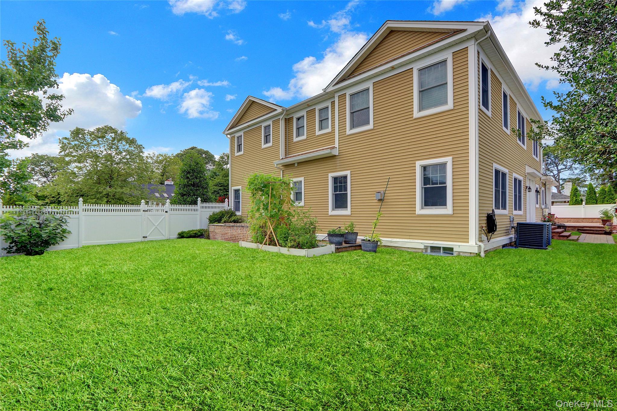 4 Middle Lane, Jericho, NY 11753