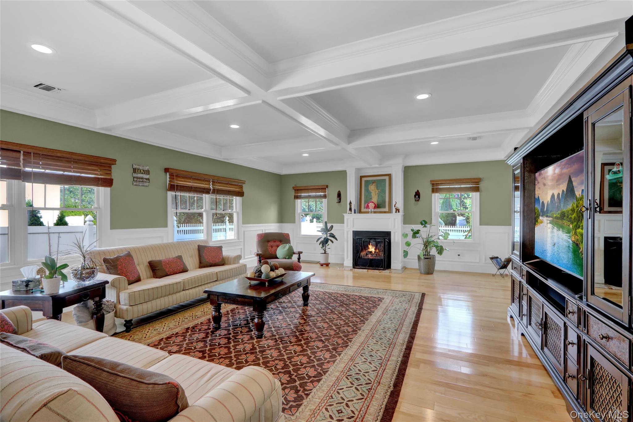 4 Middle Lane, Jericho, NY 11753