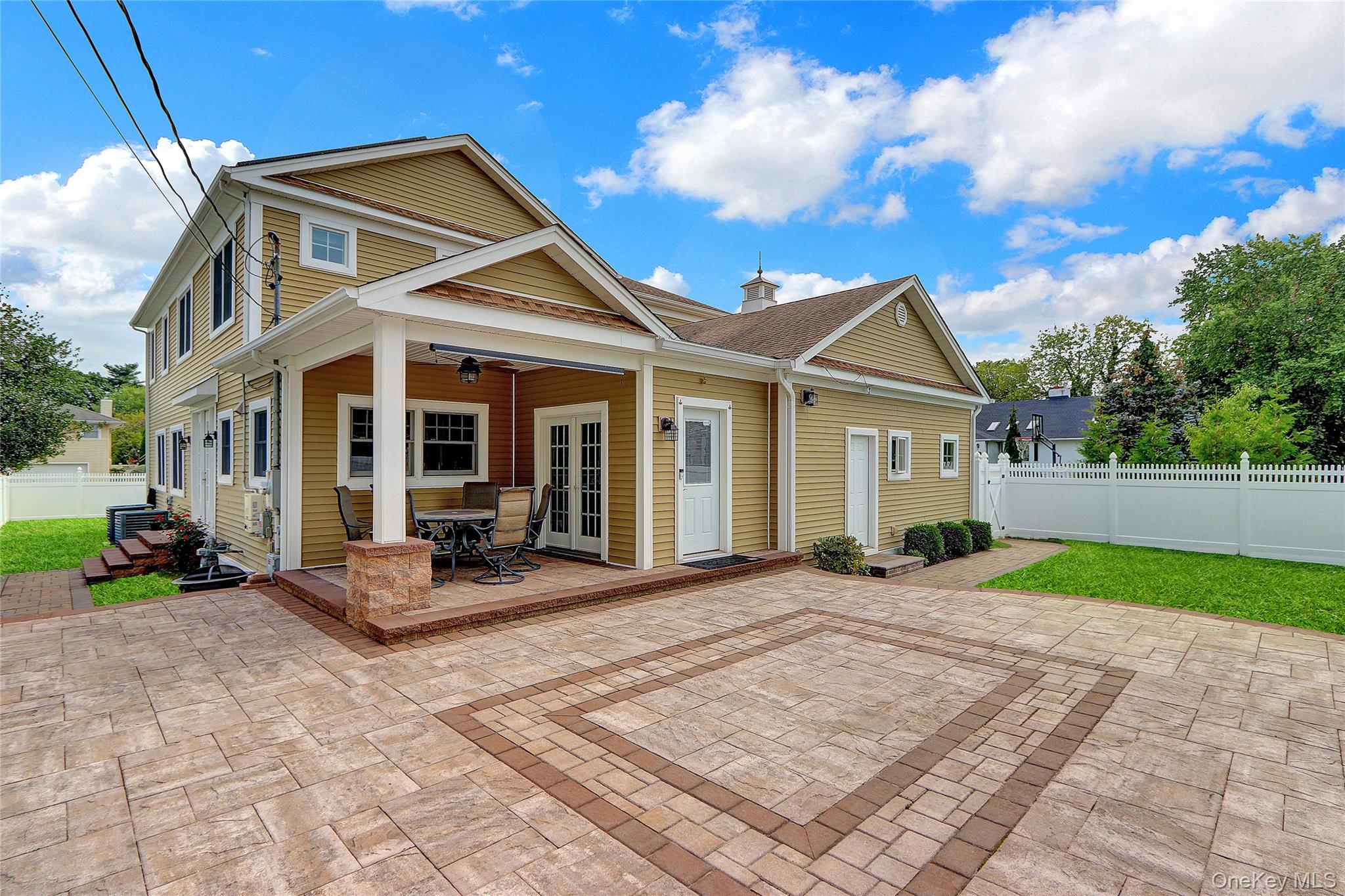 4 Middle Lane, Jericho, NY 11753