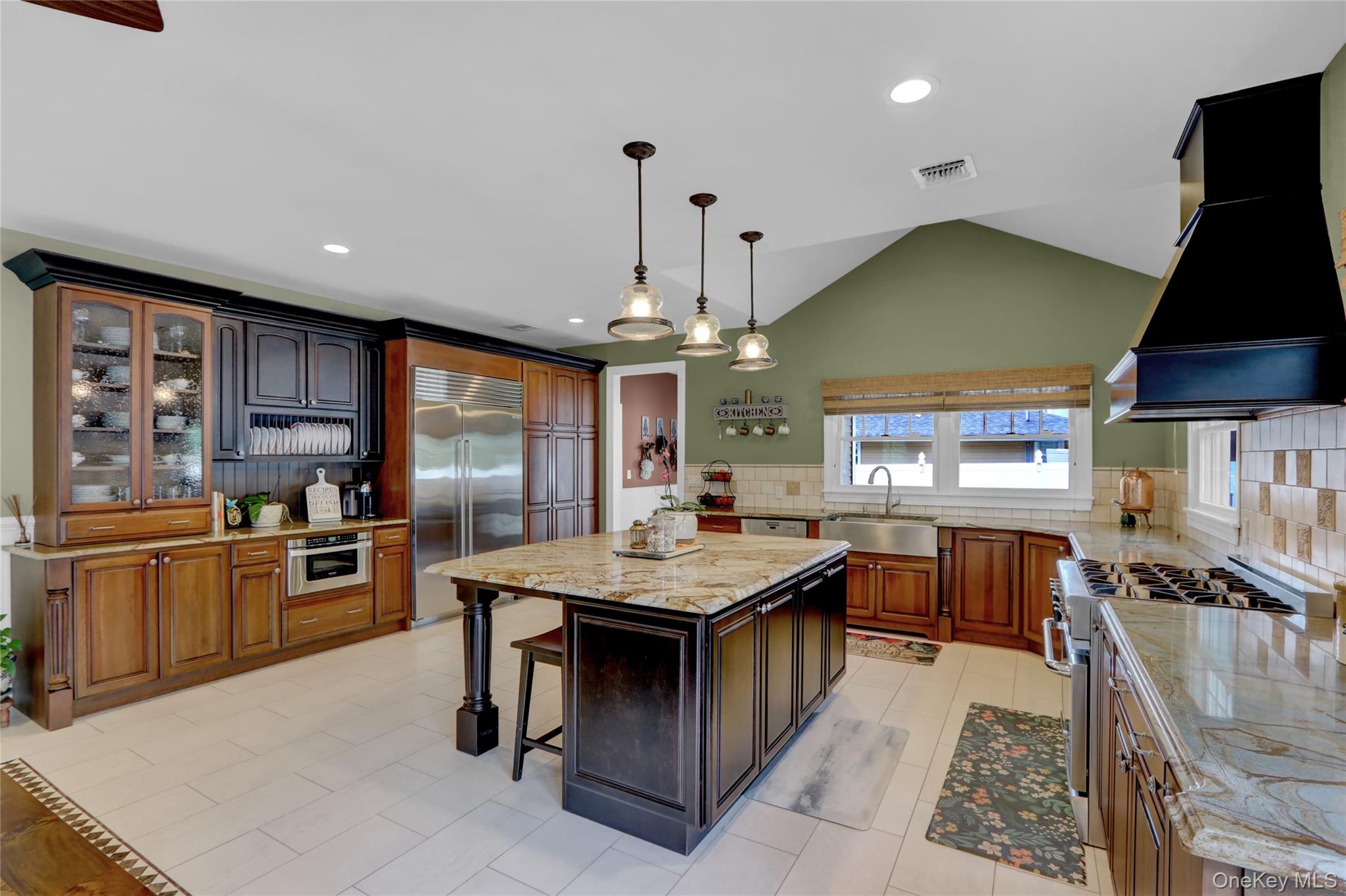 4 Middle Lane, Jericho, NY 11753