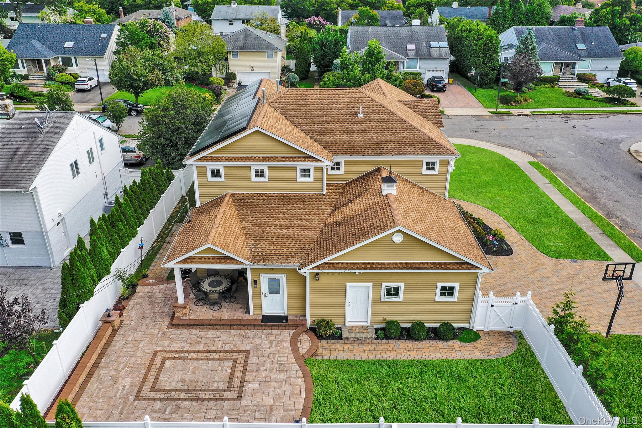 4 Middle Lane, Jericho, NY 11753