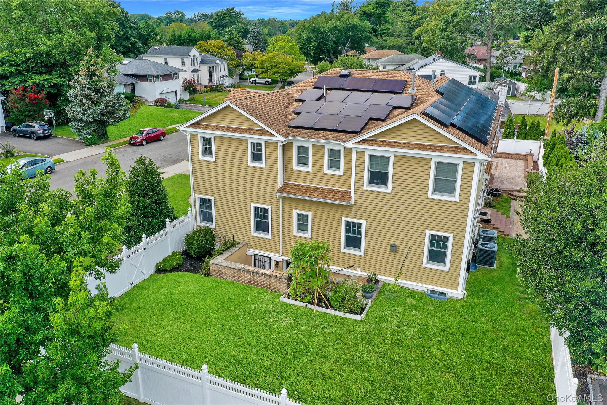 4 Middle Lane, Jericho, NY 11753