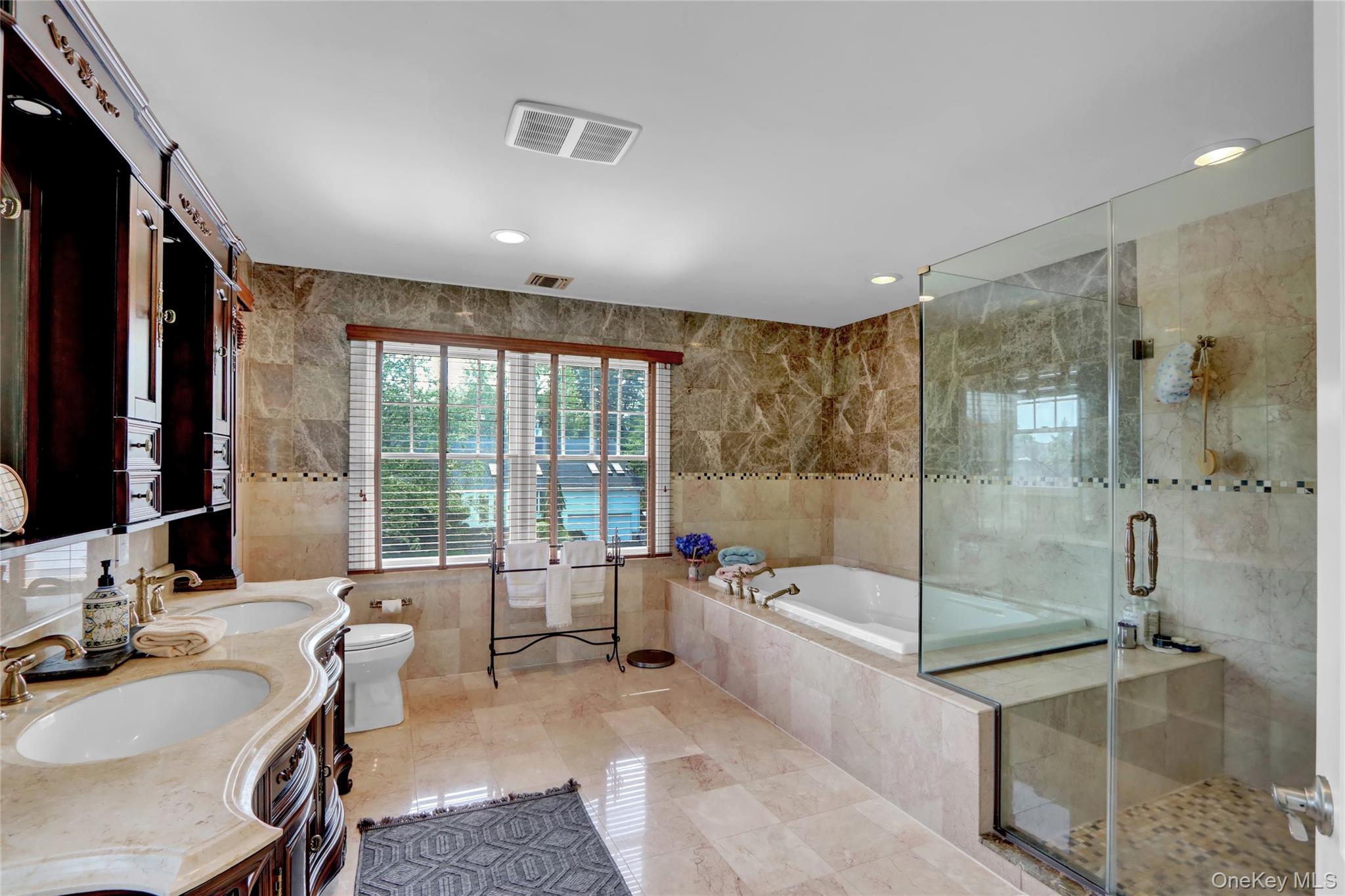 4 Middle Lane, Jericho, NY 11753