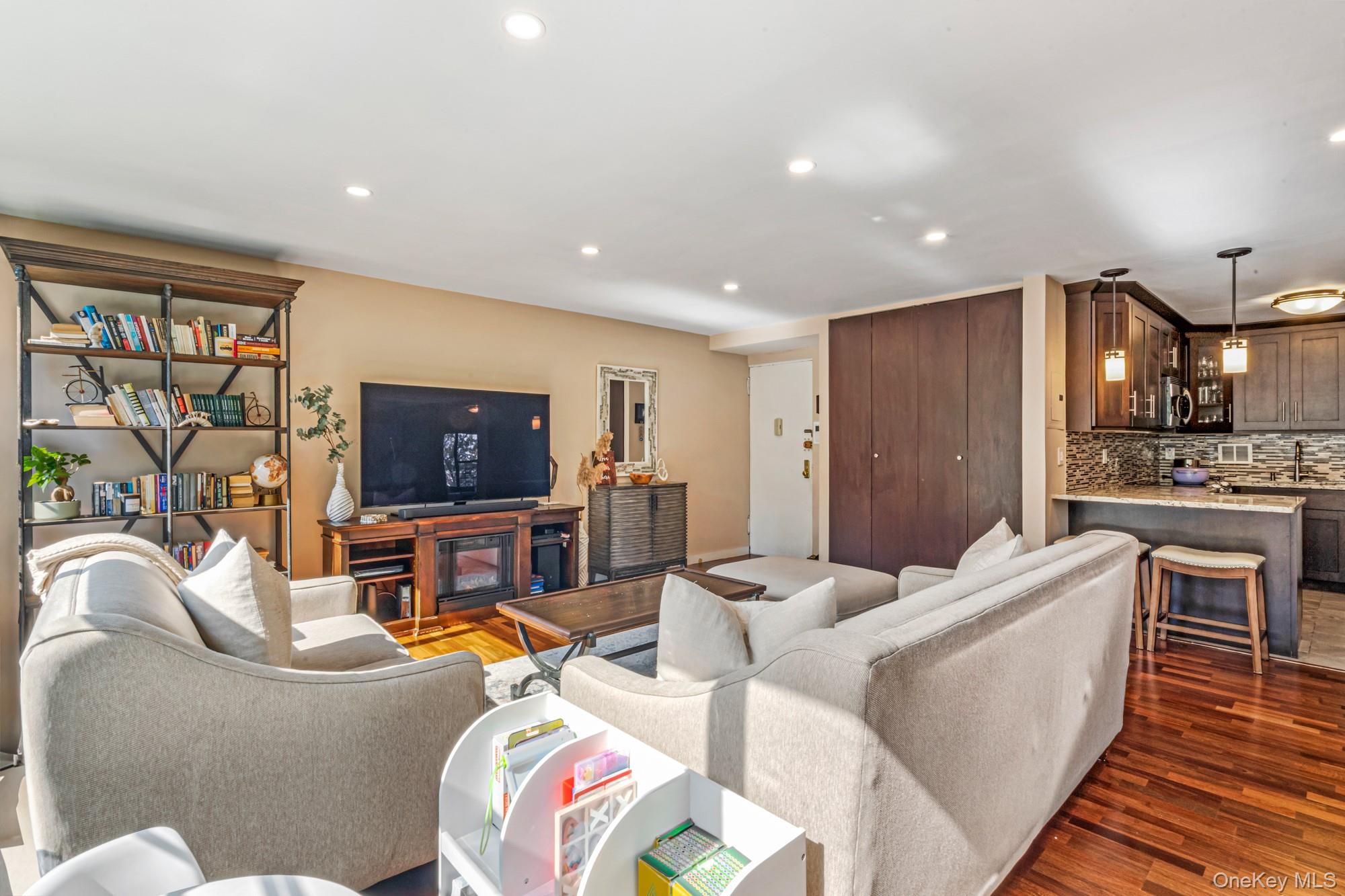 16801 12th Avenue # 3A, Whitestone, NY 11357