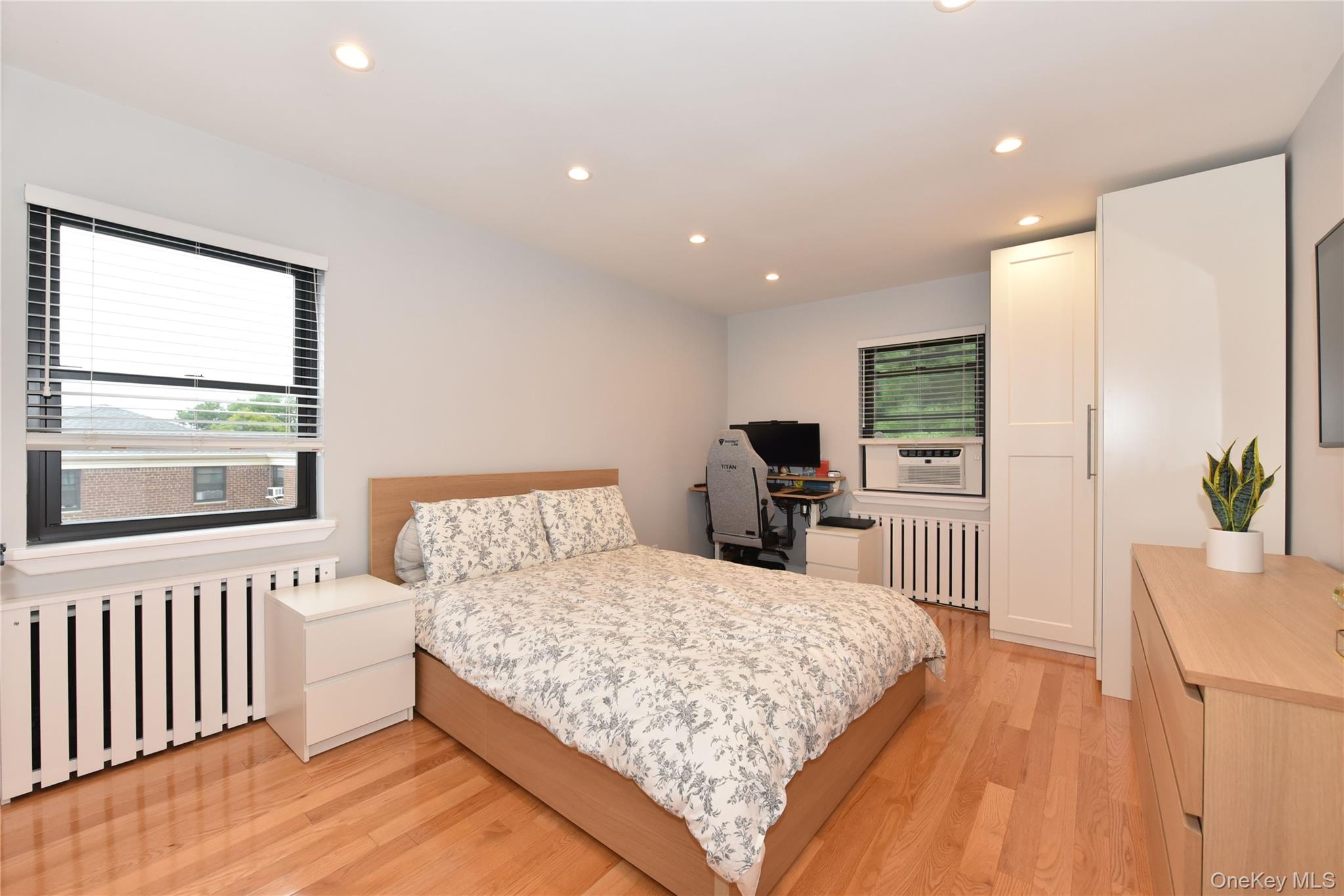 219-37 75th Avenue # 160A2, Oakland Gardens, NY 11364