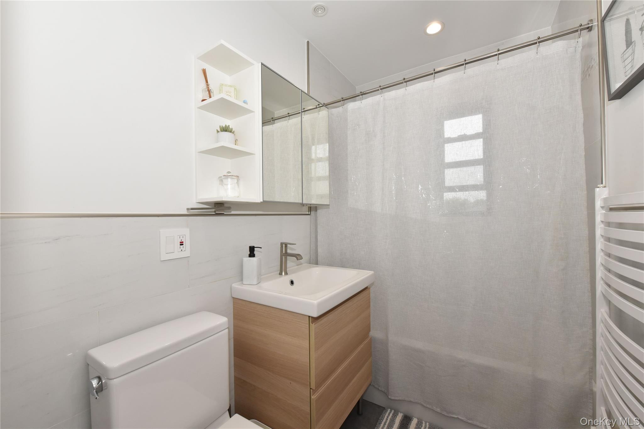 219-37 75th Avenue # 160A2, Oakland Gardens, NY 11364