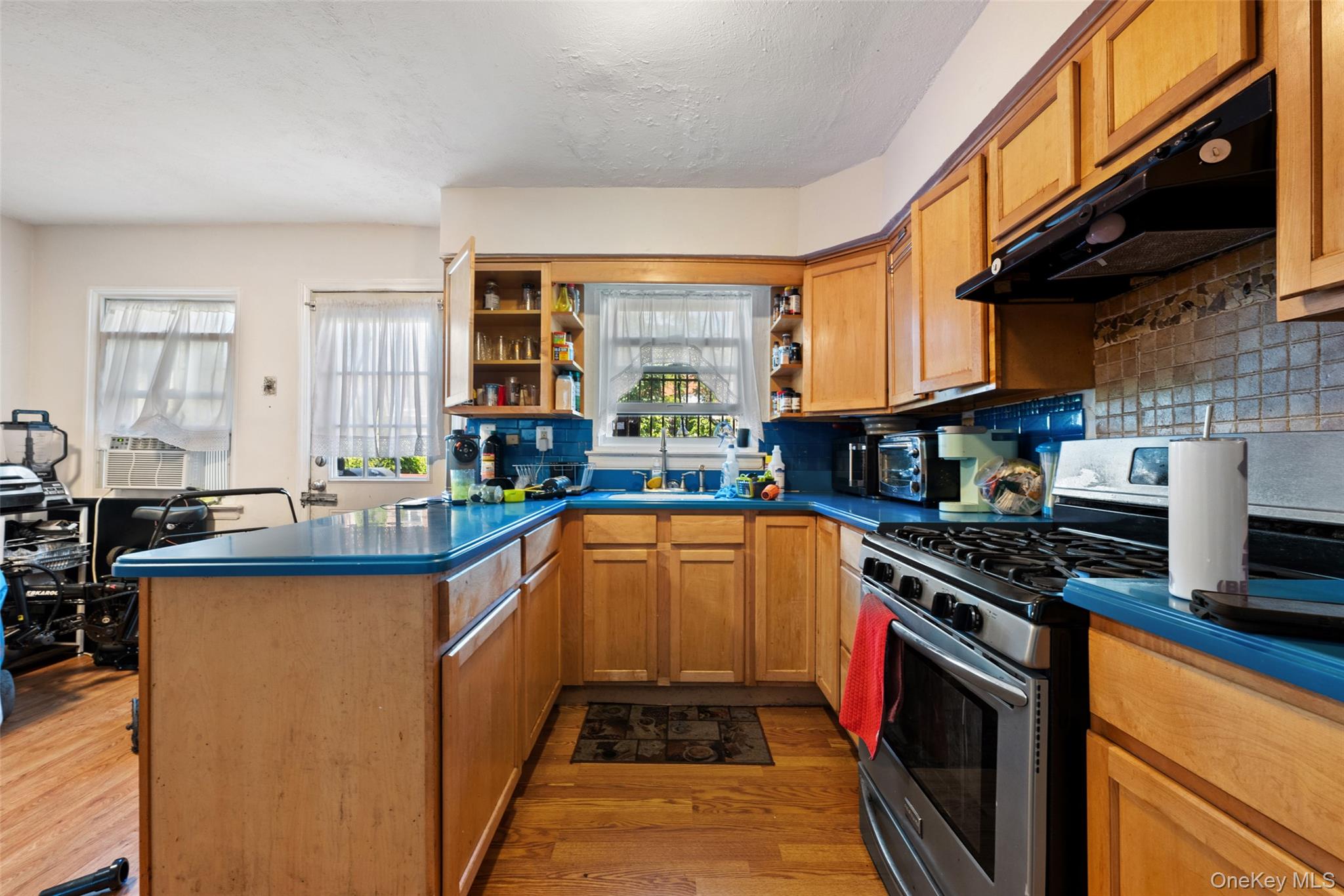 959 E 220th Street, Bronx, NY 10469