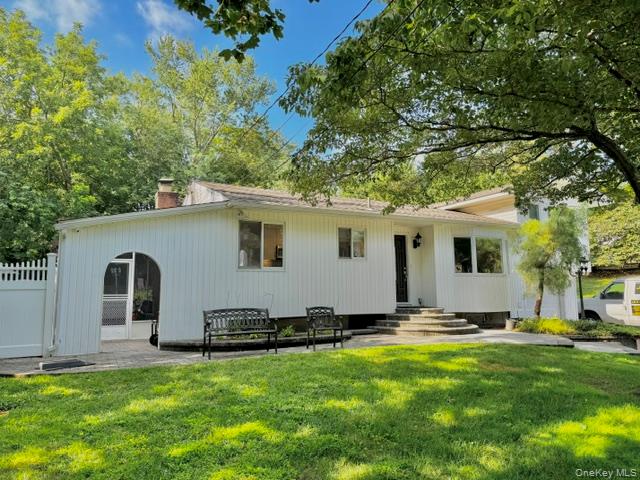 4 Halliday Road, Coram, NY 11727