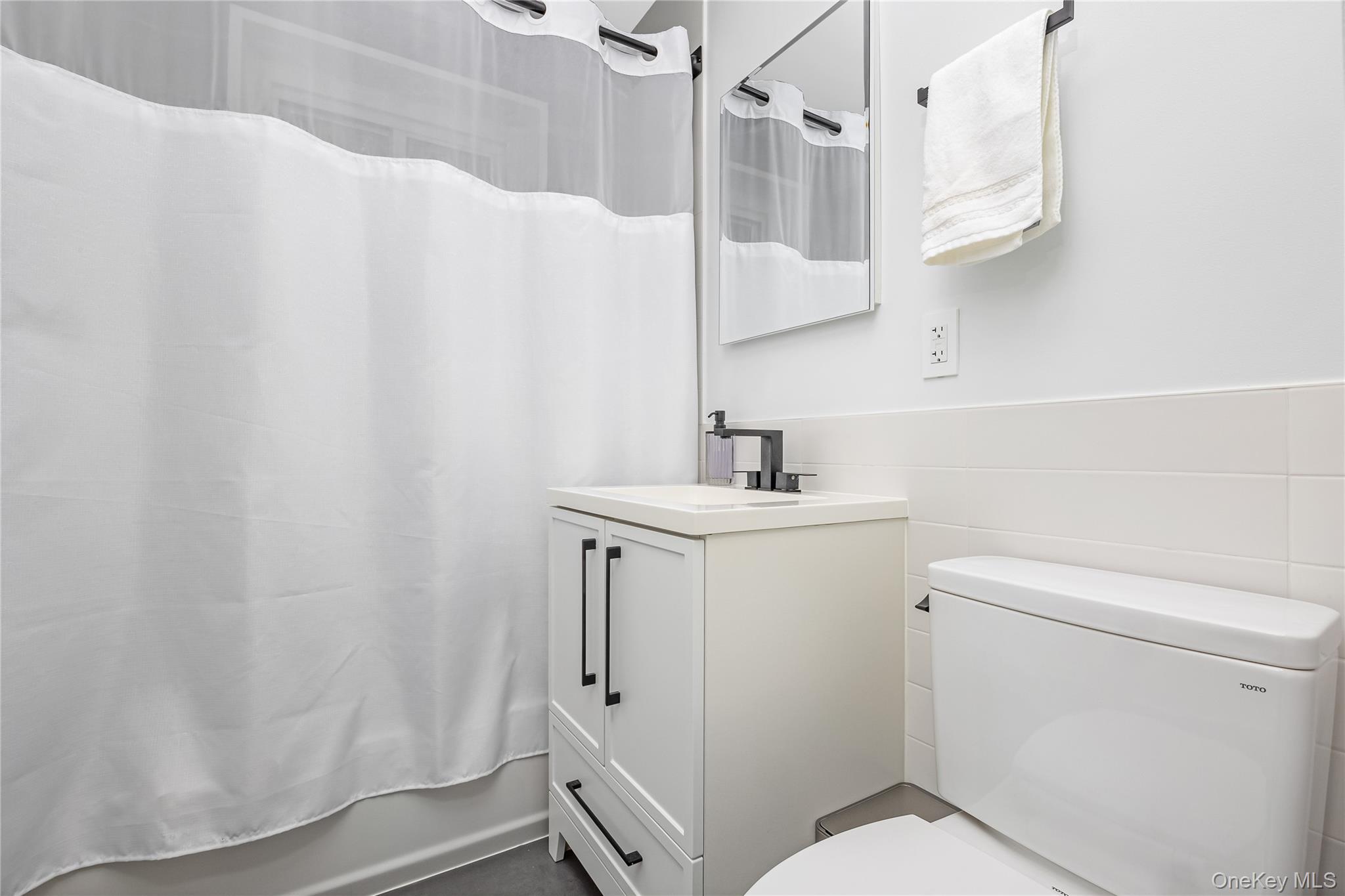 101 Clinton Avenue # 1A, Mineola, NY 11501