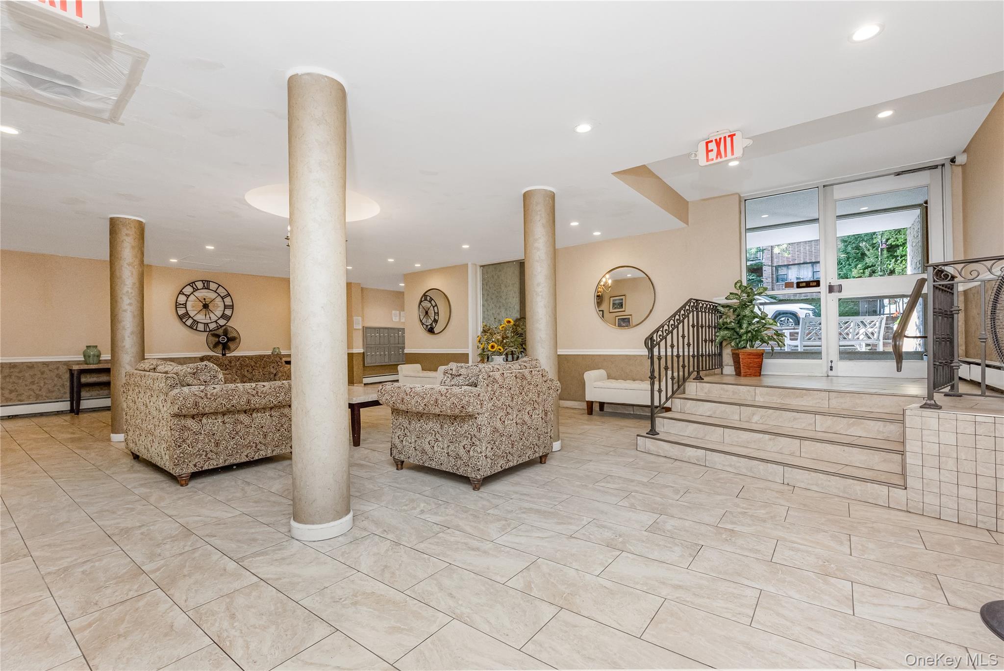 101 Clinton Avenue # 1A, Mineola, NY 11501