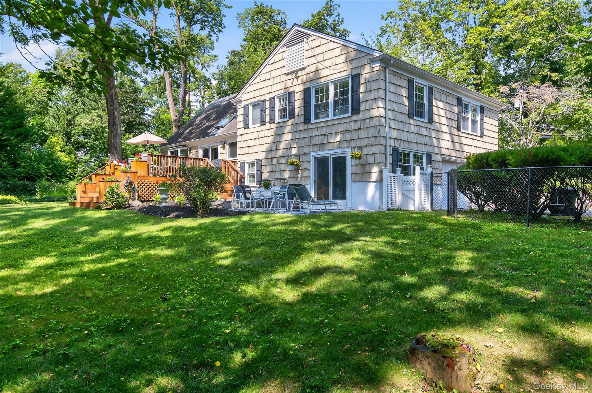 15 The Oaks, Roslyn Estates, NY 11576