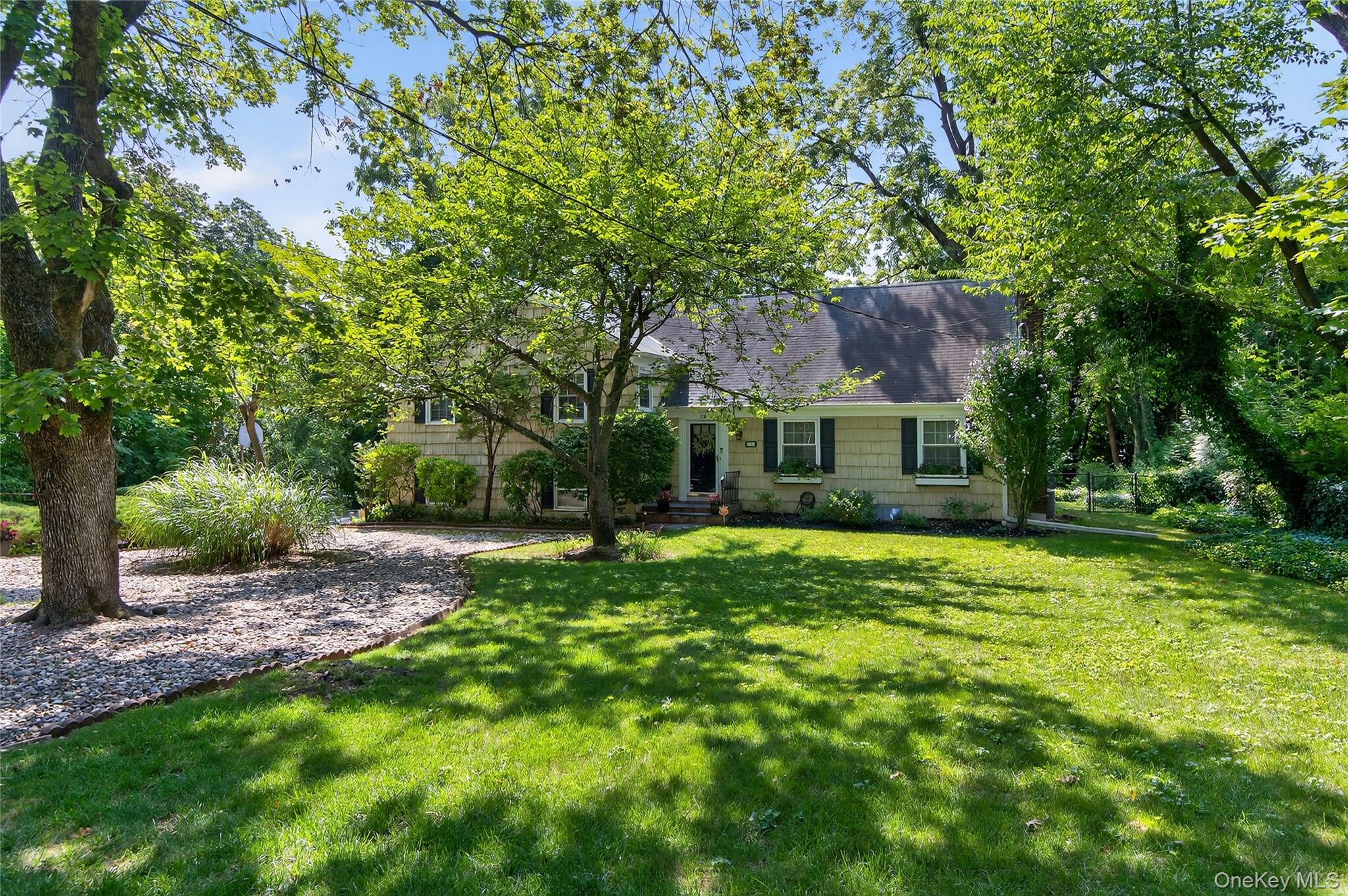 15 The Oaks, Roslyn Estates, NY 11576