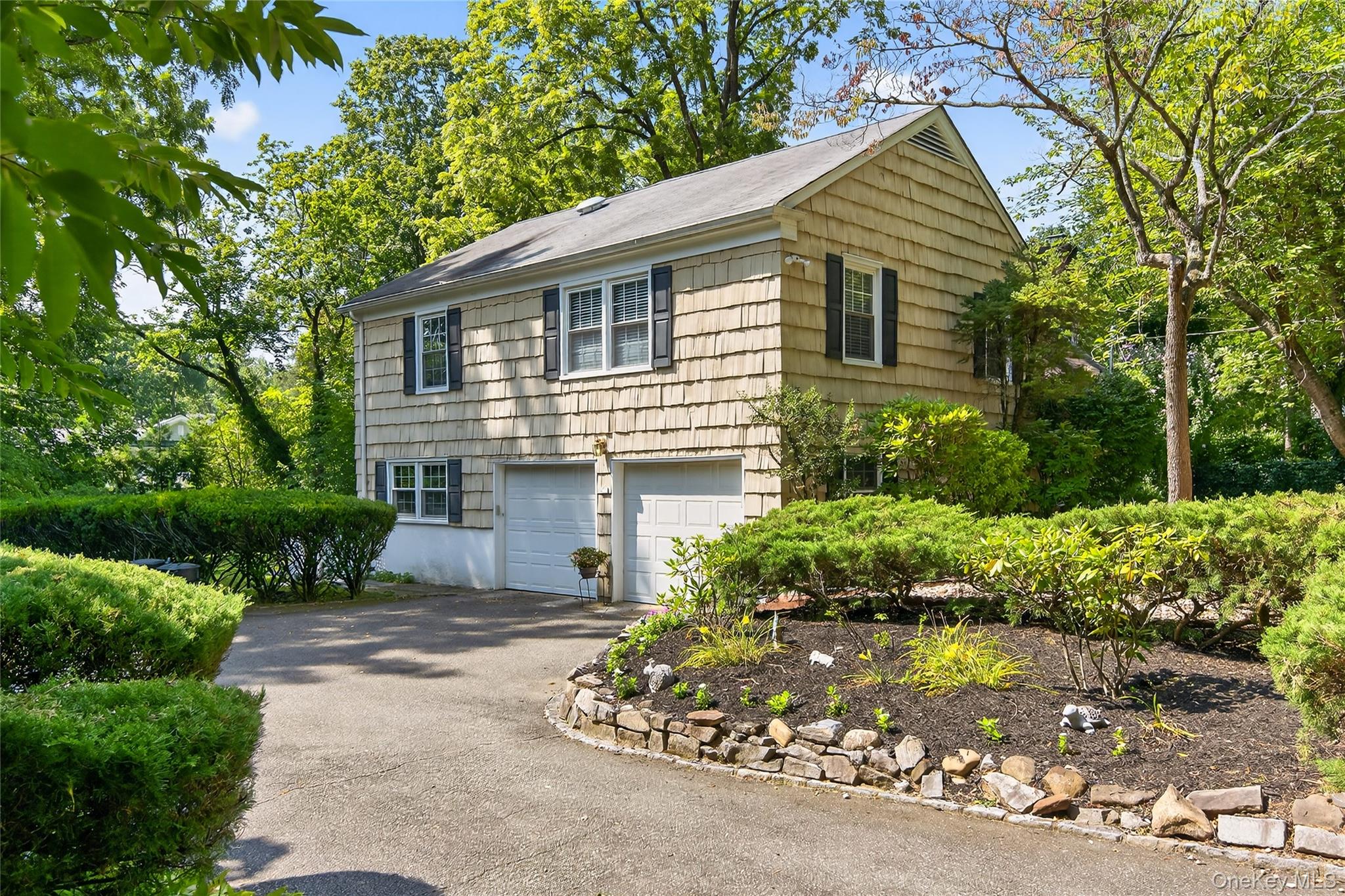 15 The Oaks, Roslyn Estates, NY 11576