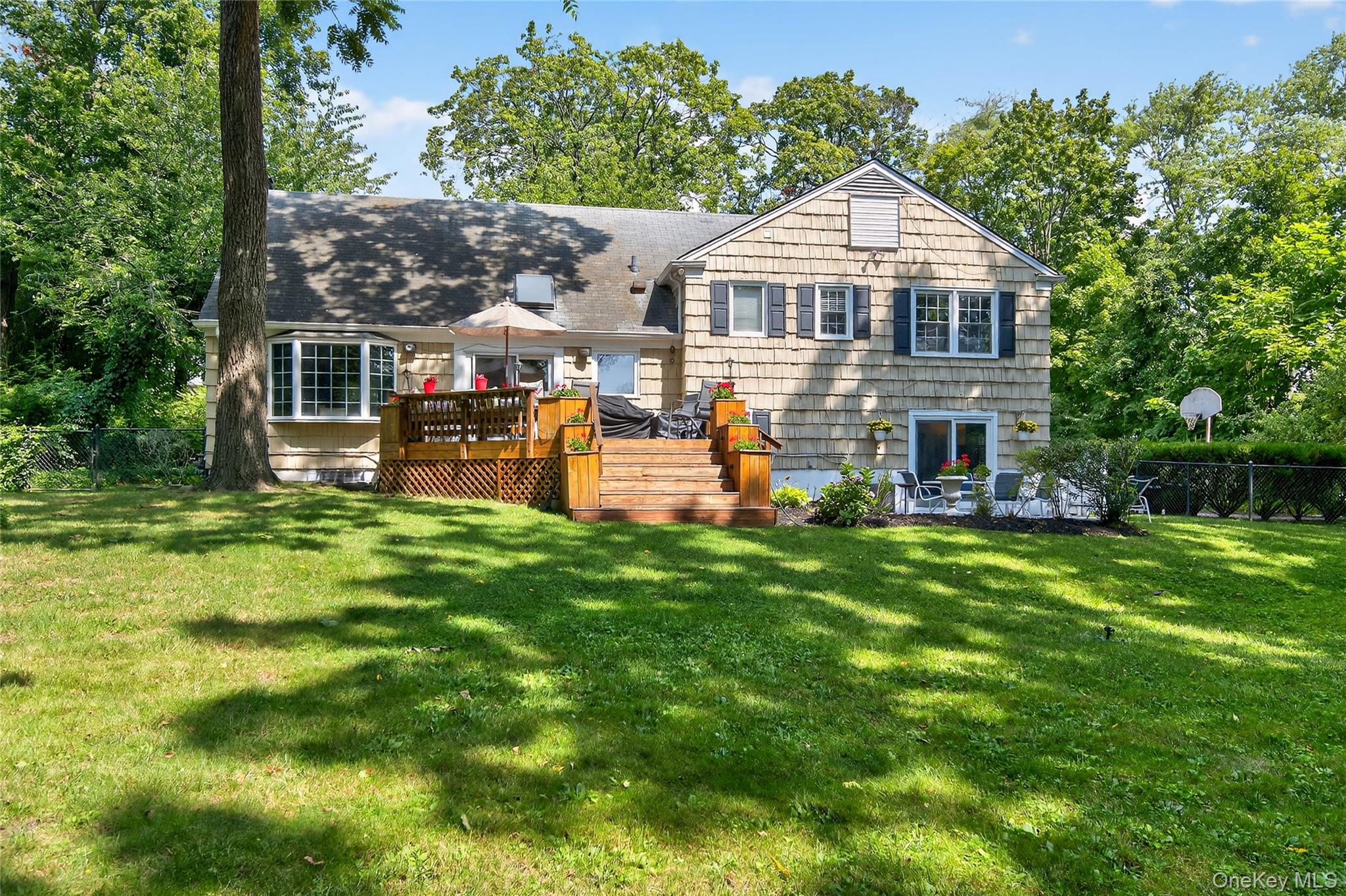 15 The Oaks, Roslyn Estates, NY 11576