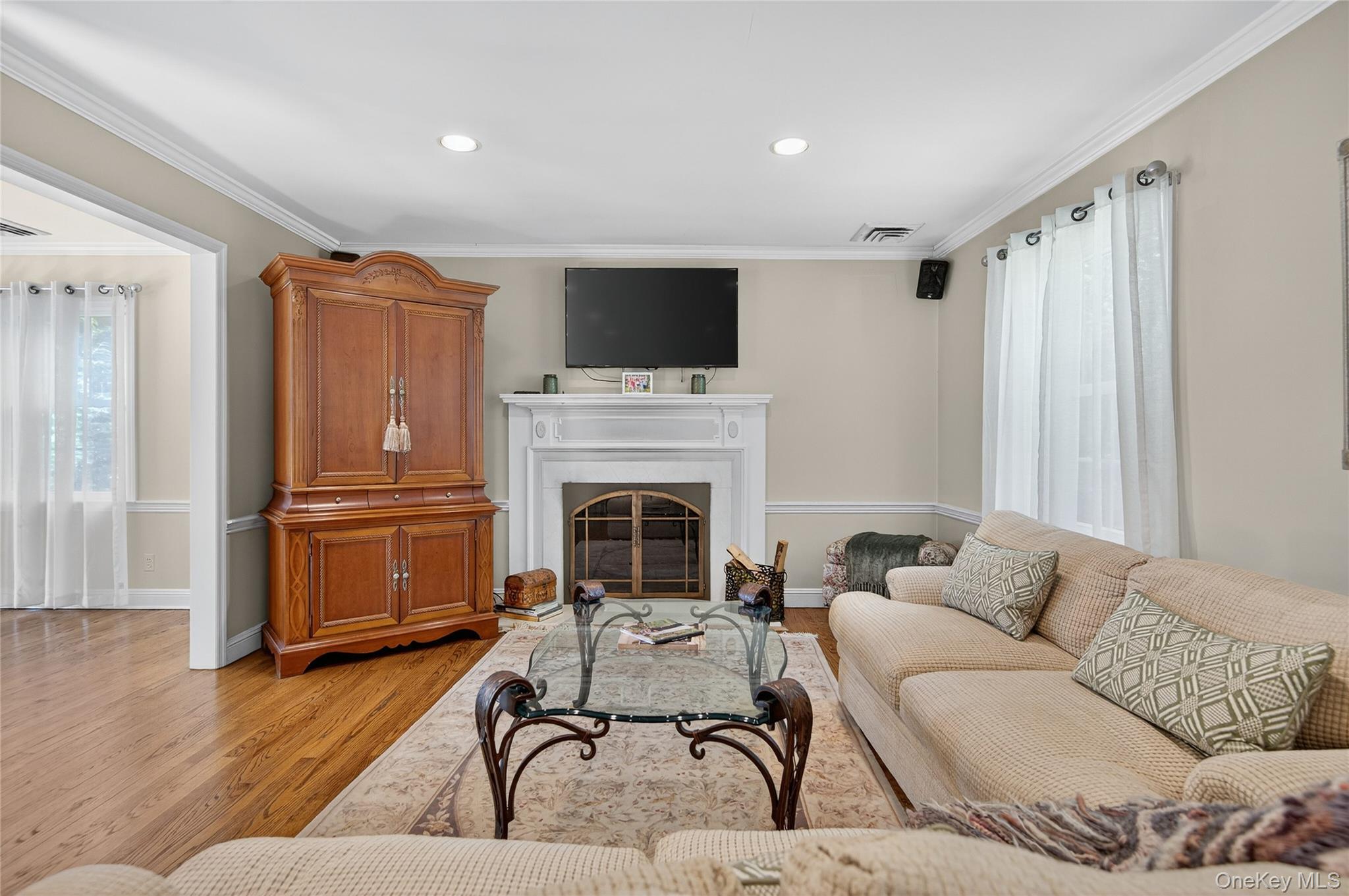 15 The Oaks, Roslyn Estates, NY 11576