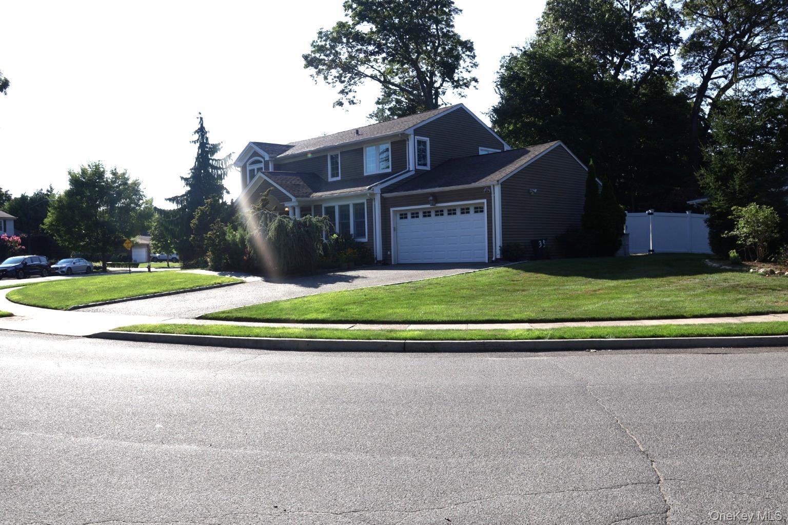 35 Moss Lane, Jericho, NY 11753