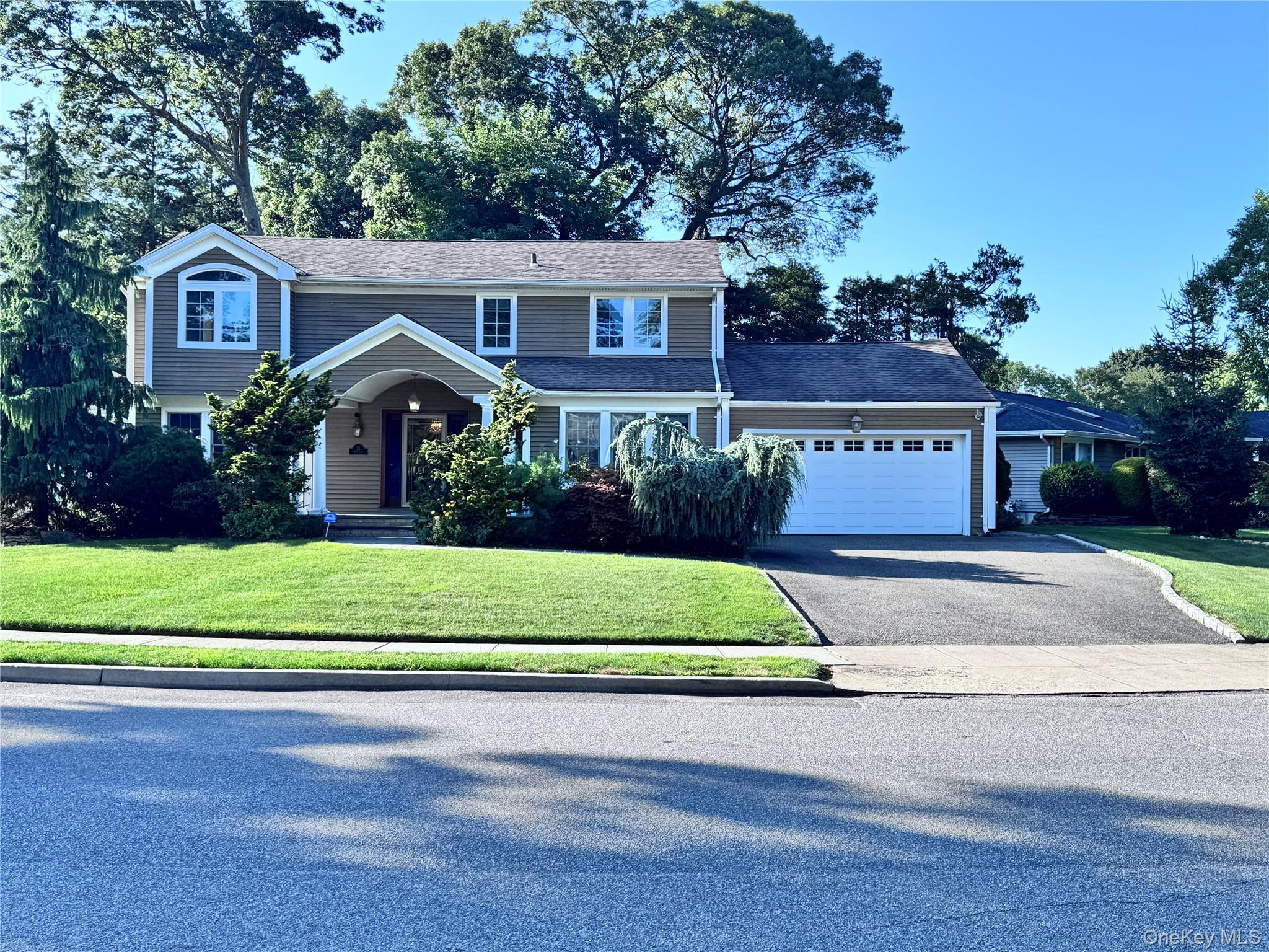 35 Moss Lane, Jericho, NY 11753