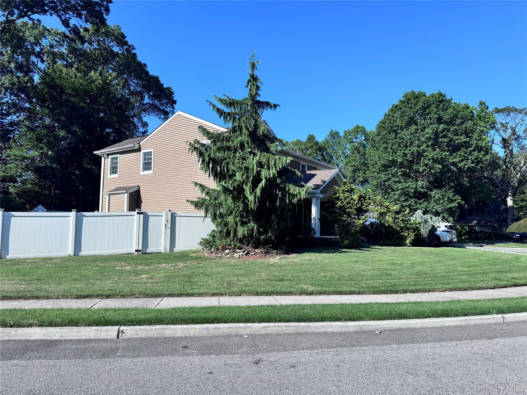 35 Moss Lane, Jericho, NY 11753