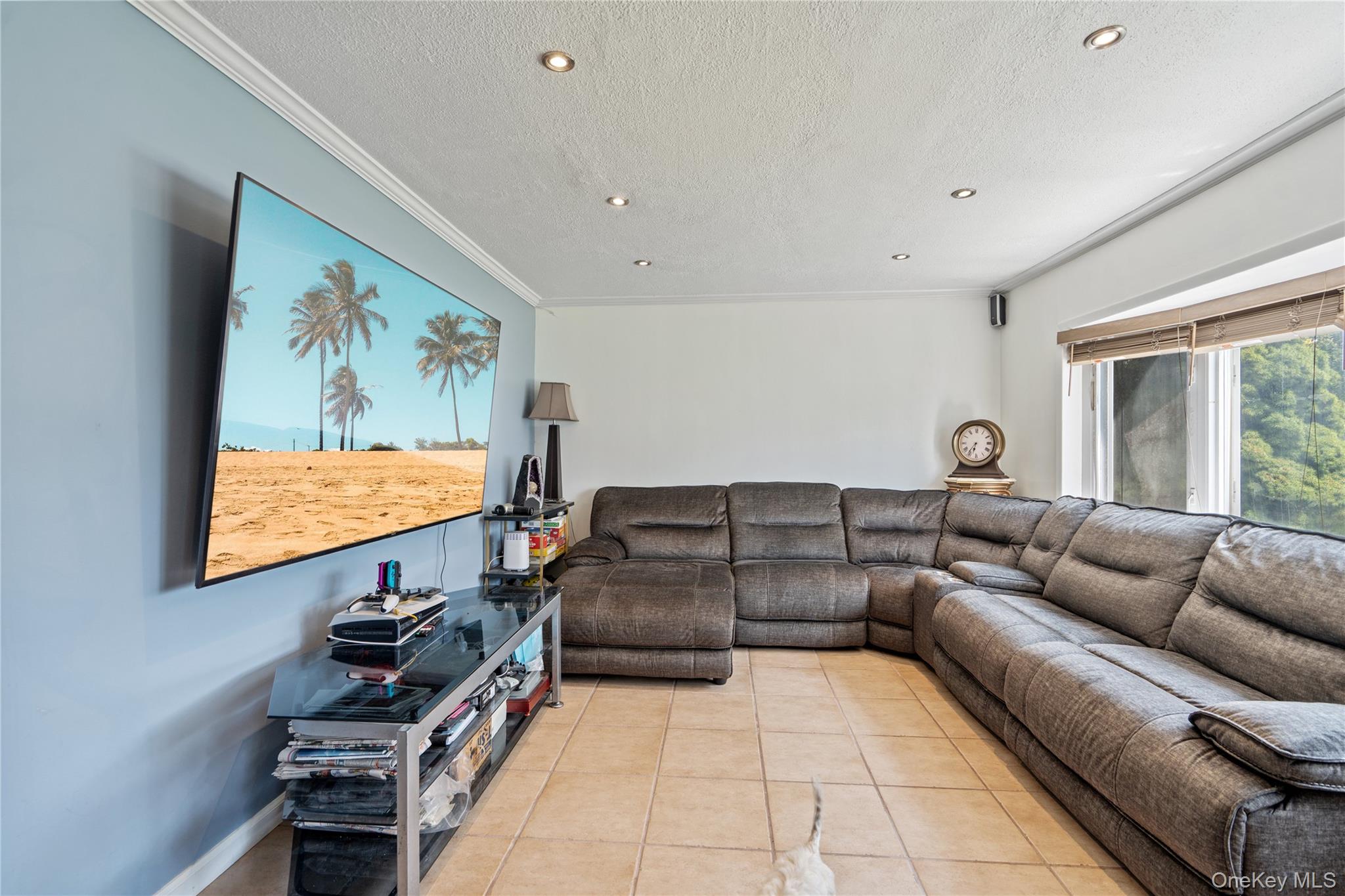 9 Rugby Road, Massapequa, NY 11758