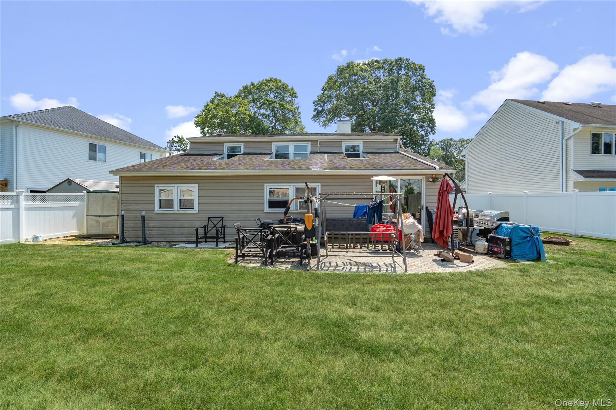 9 Rugby Road, Massapequa, NY 11758