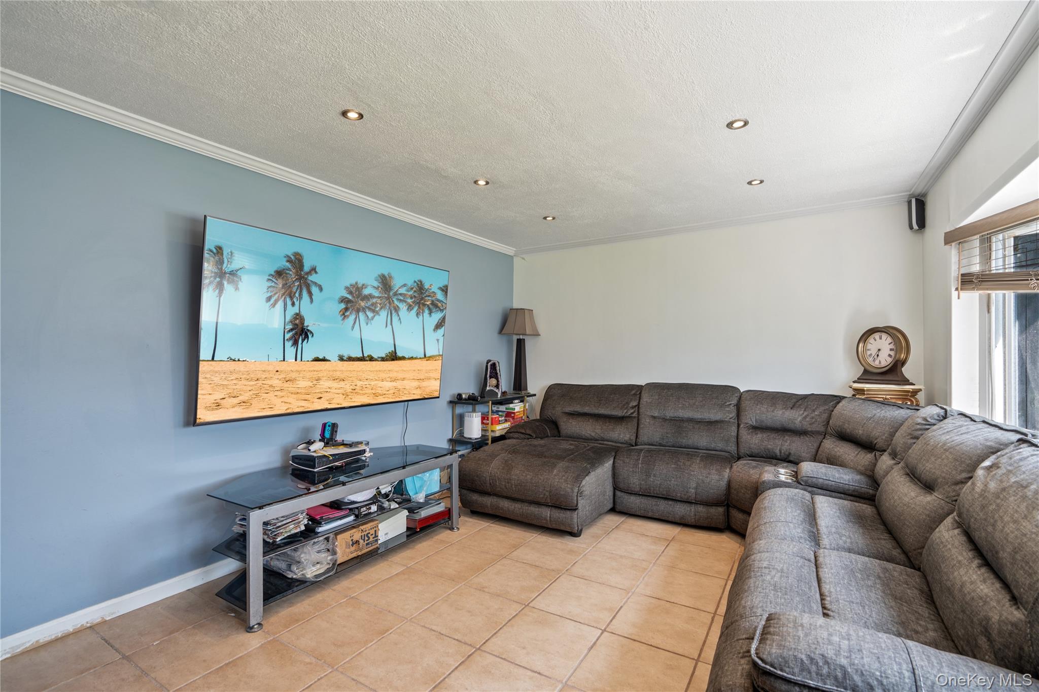 9 Rugby Road, Massapequa, NY 11758