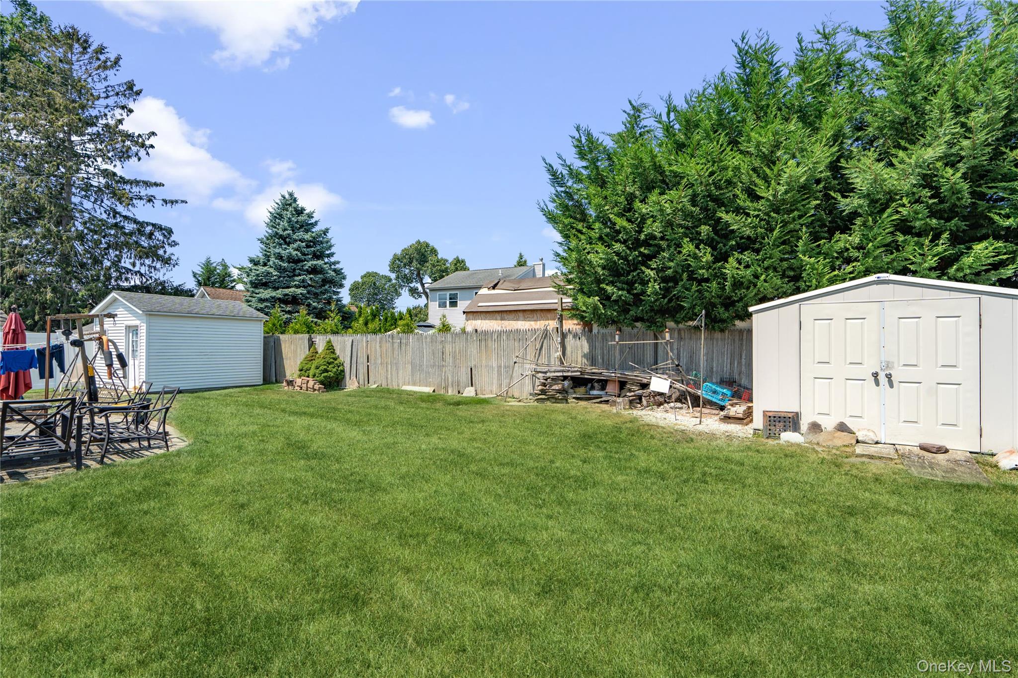 9 Rugby Road, Massapequa, NY 11758