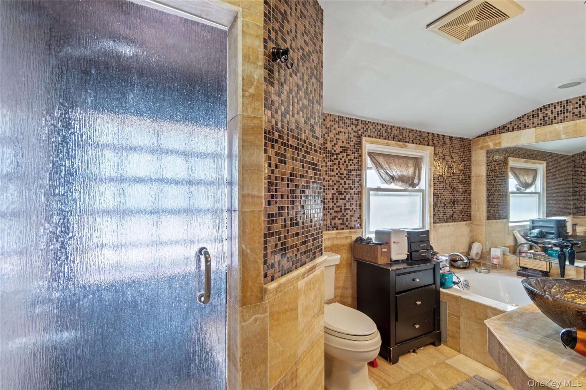 9 Rugby Road, Massapequa, NY 11758