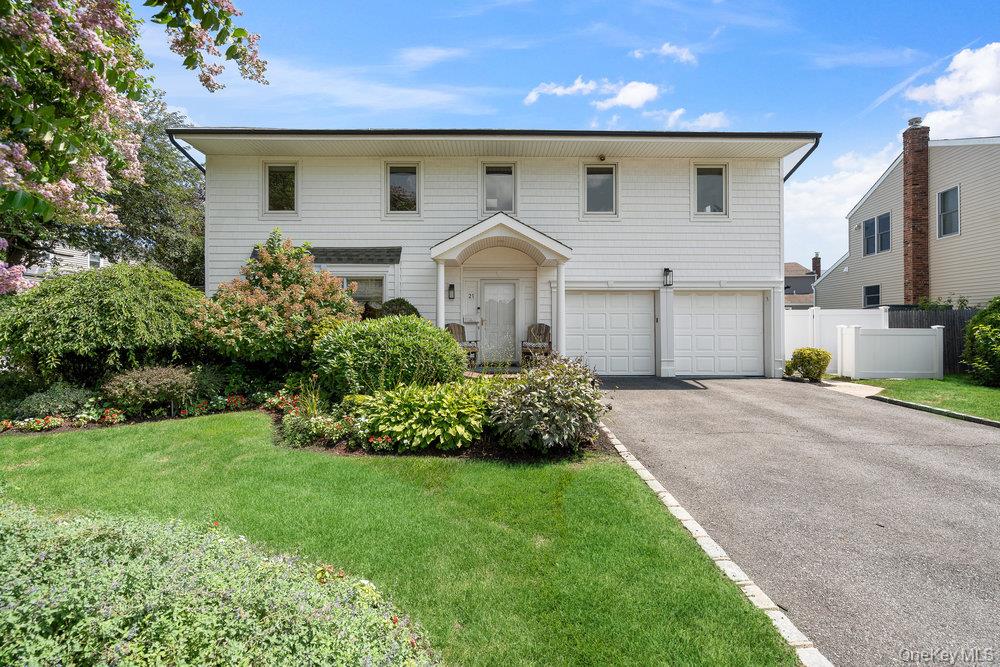21 Carol Street, Plainview, NY 11803