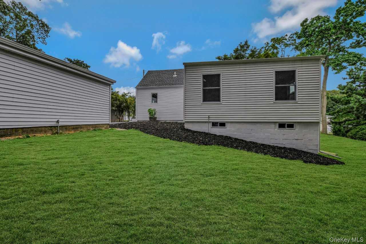 9 Moscato Street, Huntington, NY 11743