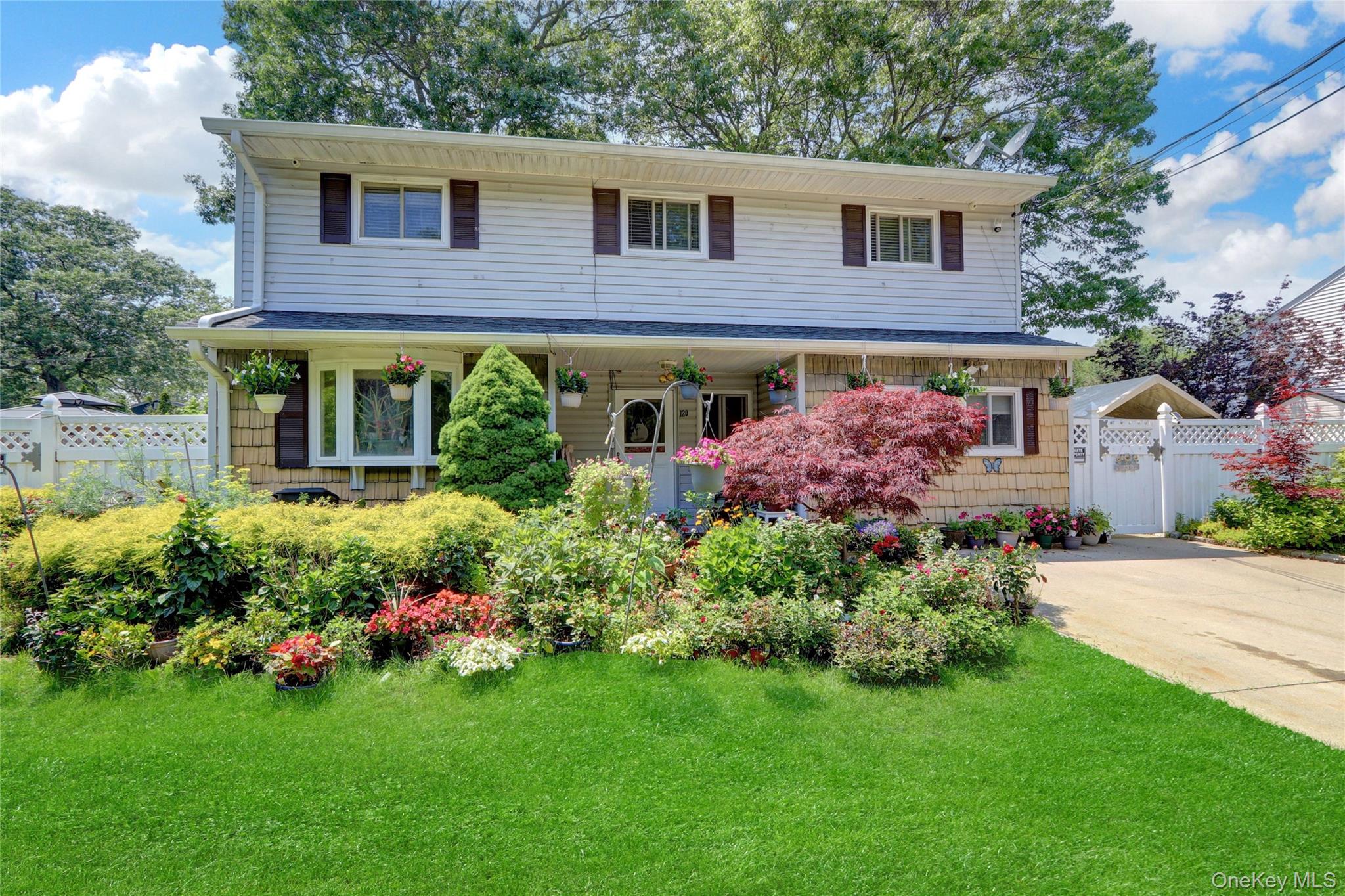 120 Avenue C, Holbrook, NY 11741