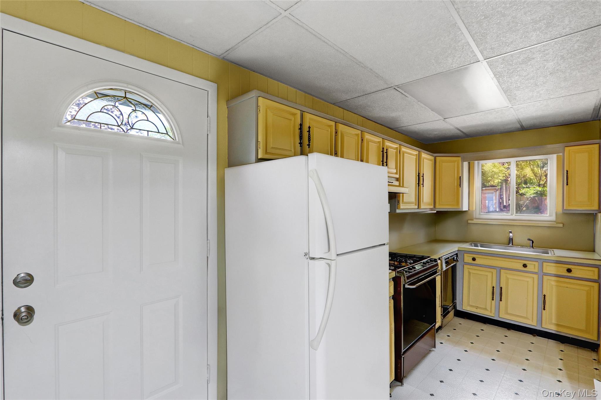 120 Avenue C, Holbrook, NY 11741