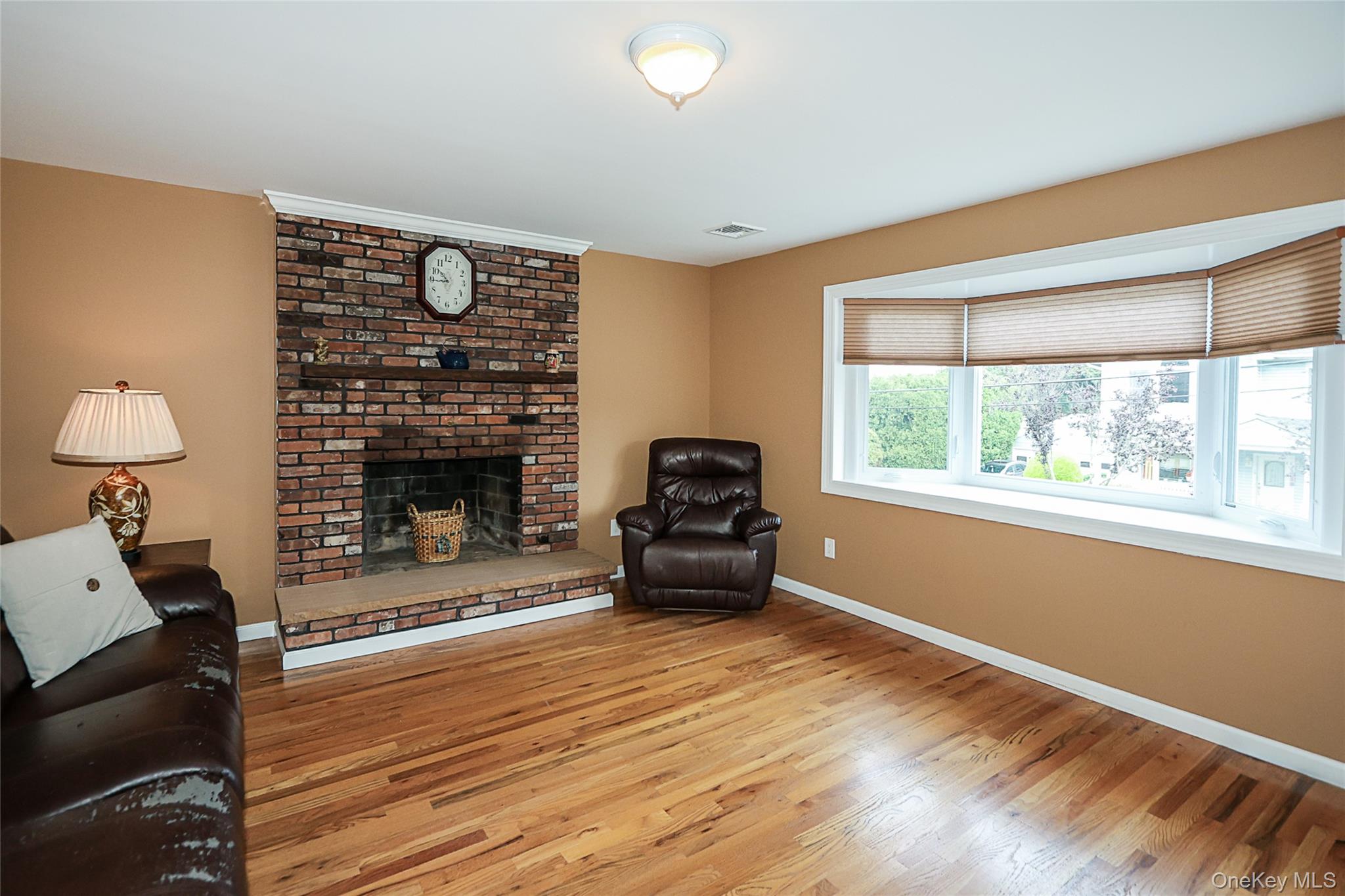 17 2nd Avenue, Locust Valley, NY 11560