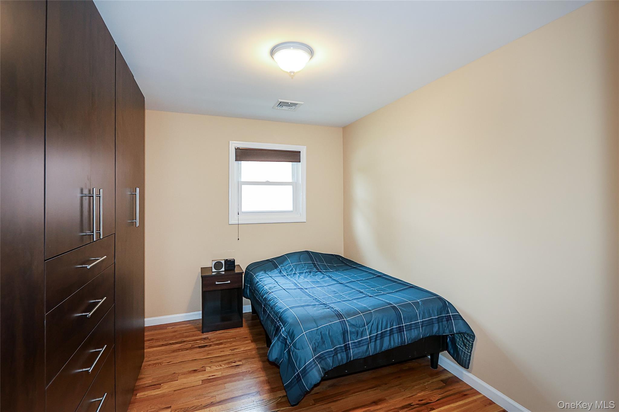 17 2nd Avenue, Locust Valley, NY 11560