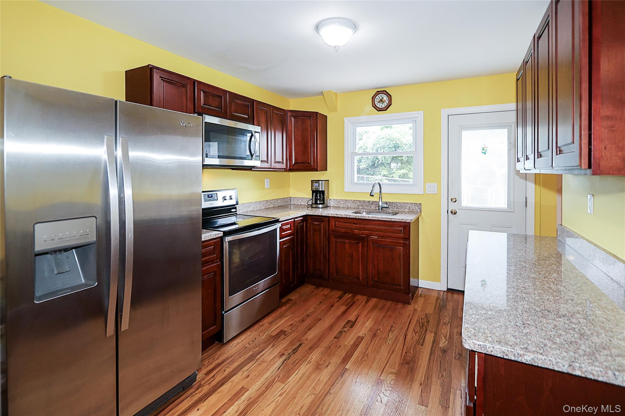 17 2nd Avenue, Locust Valley, NY 11560